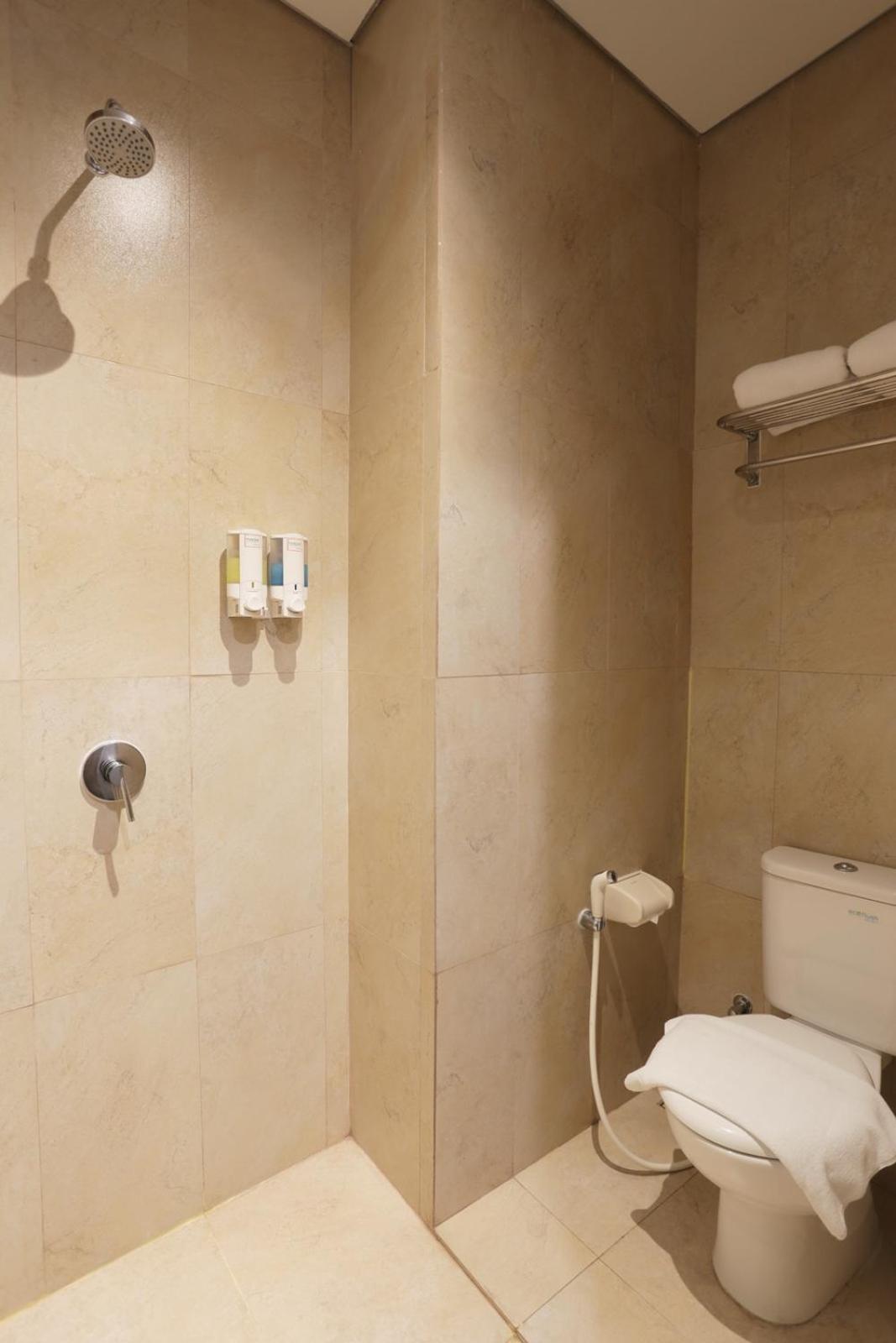 Standard Twin Room - Photo 6
