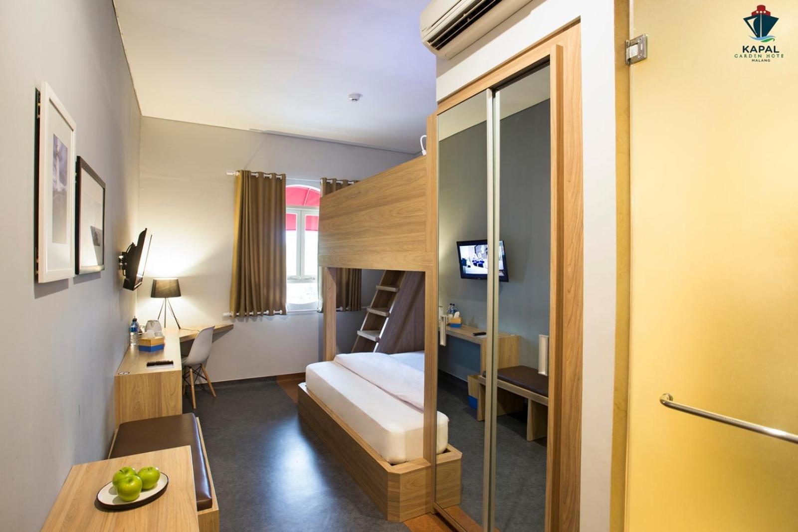 Superior Queen Room with Two Queen Beds - Photo 9