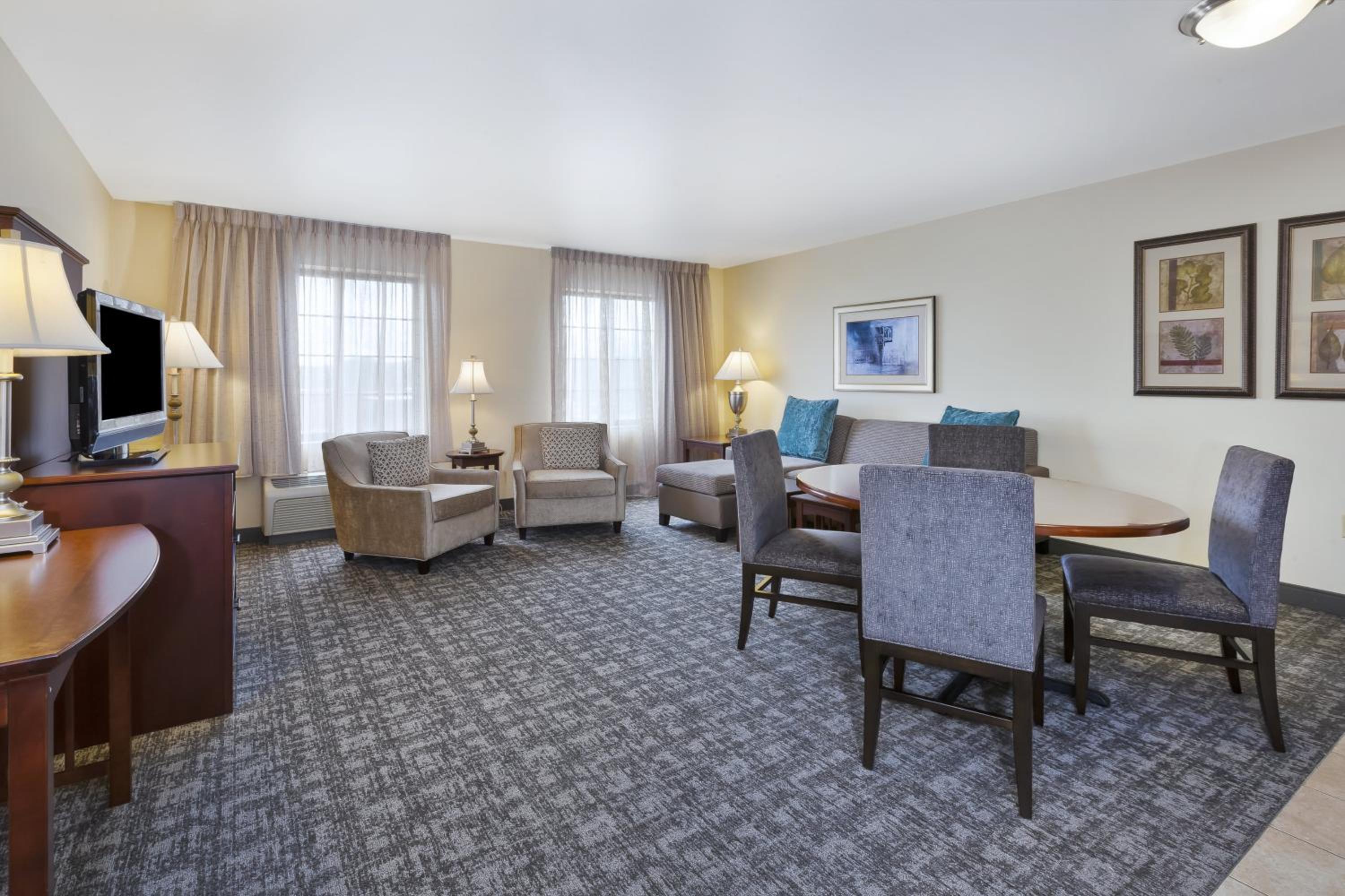 One-Bedroom King Suite - Photo 3
