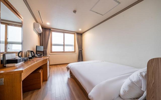 10PY Hotel - Standard Double Room  photo 2