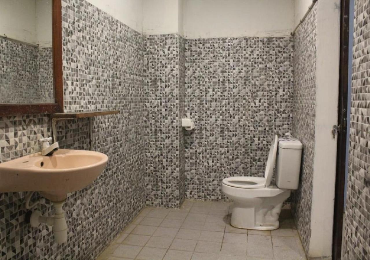 Standard Twin Room - Photo 15