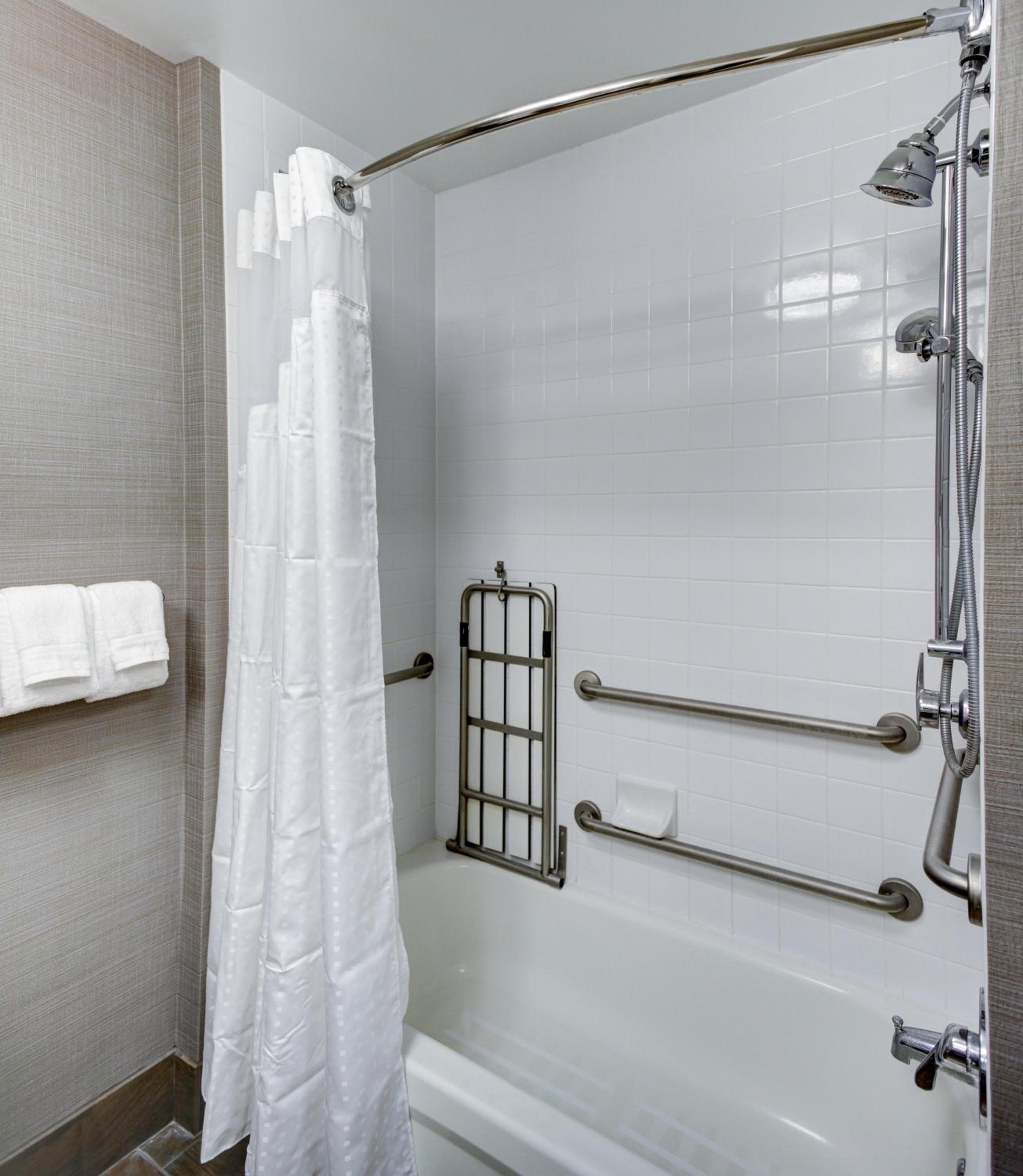 Standard Queen Room with Two Queen Beds - Communications Accessible photo 2