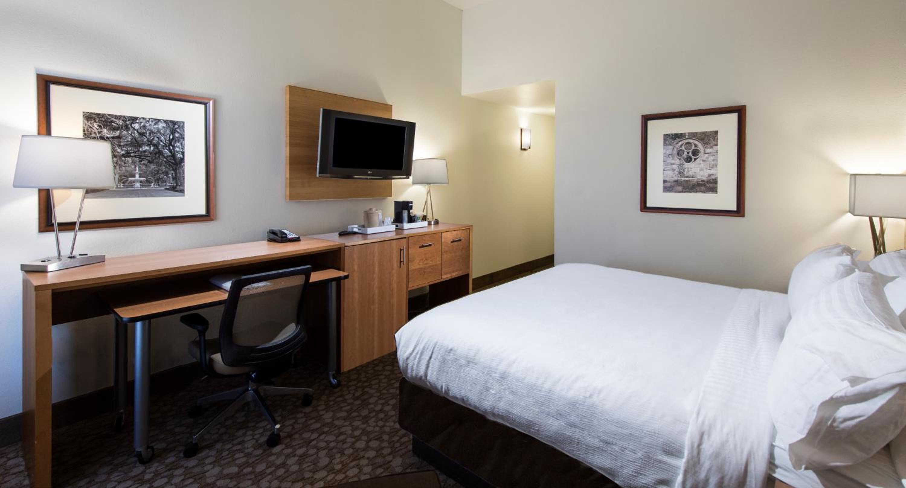Standard King Room - Communications Accessible photo 2