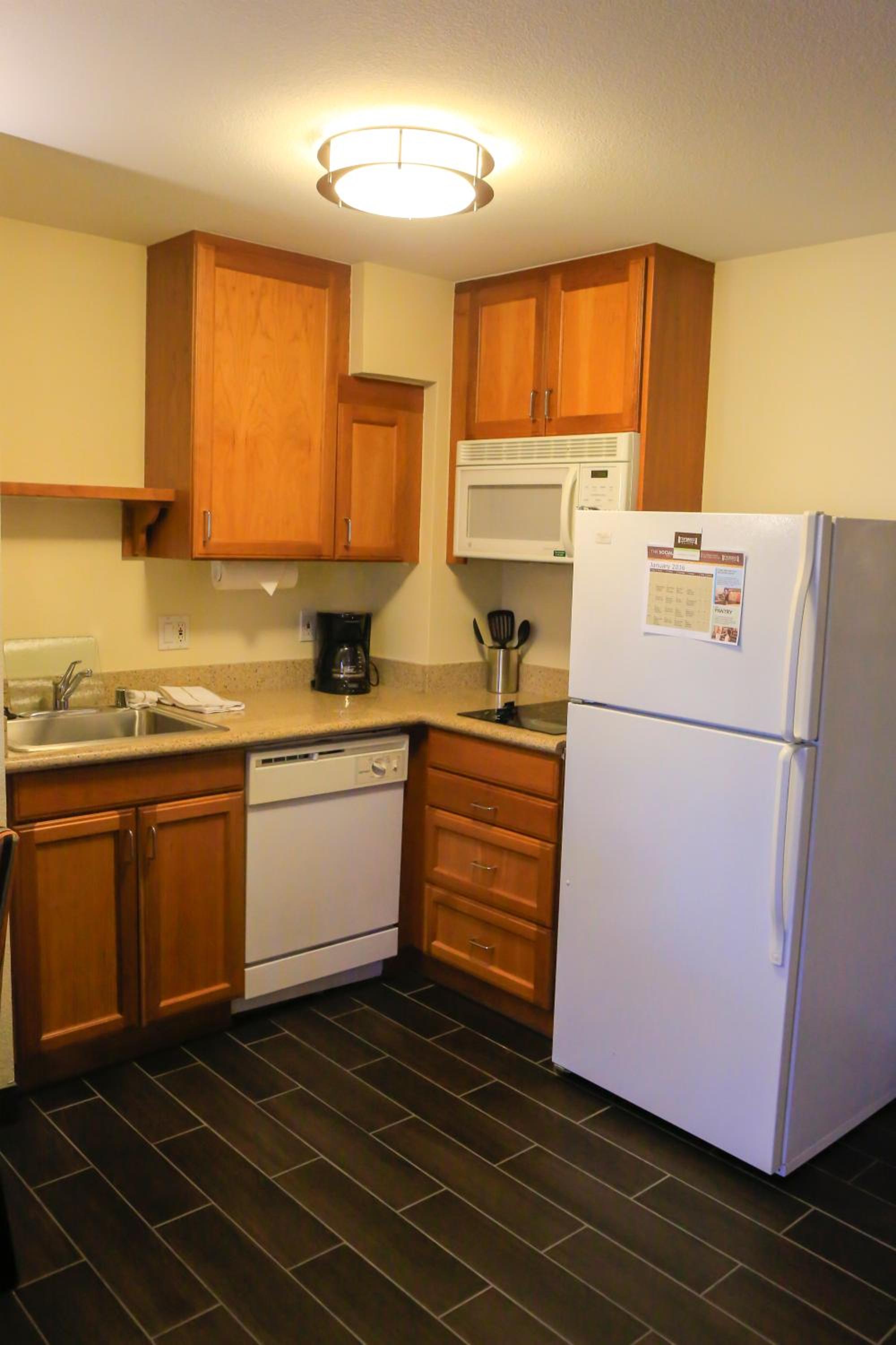 Queen Studio Suite photo 2