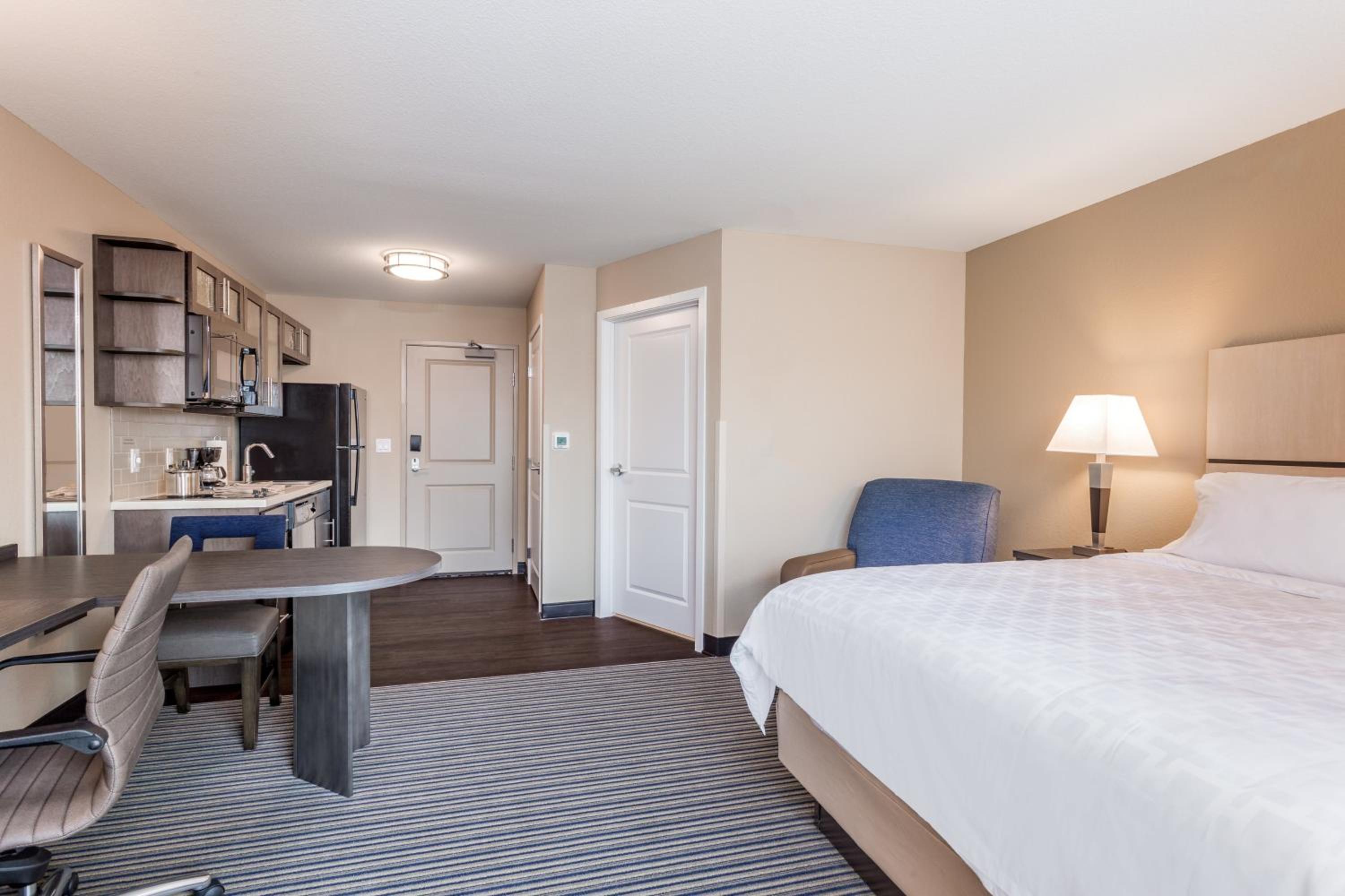 King Studio Suite with Bath Tub - Mobility Access