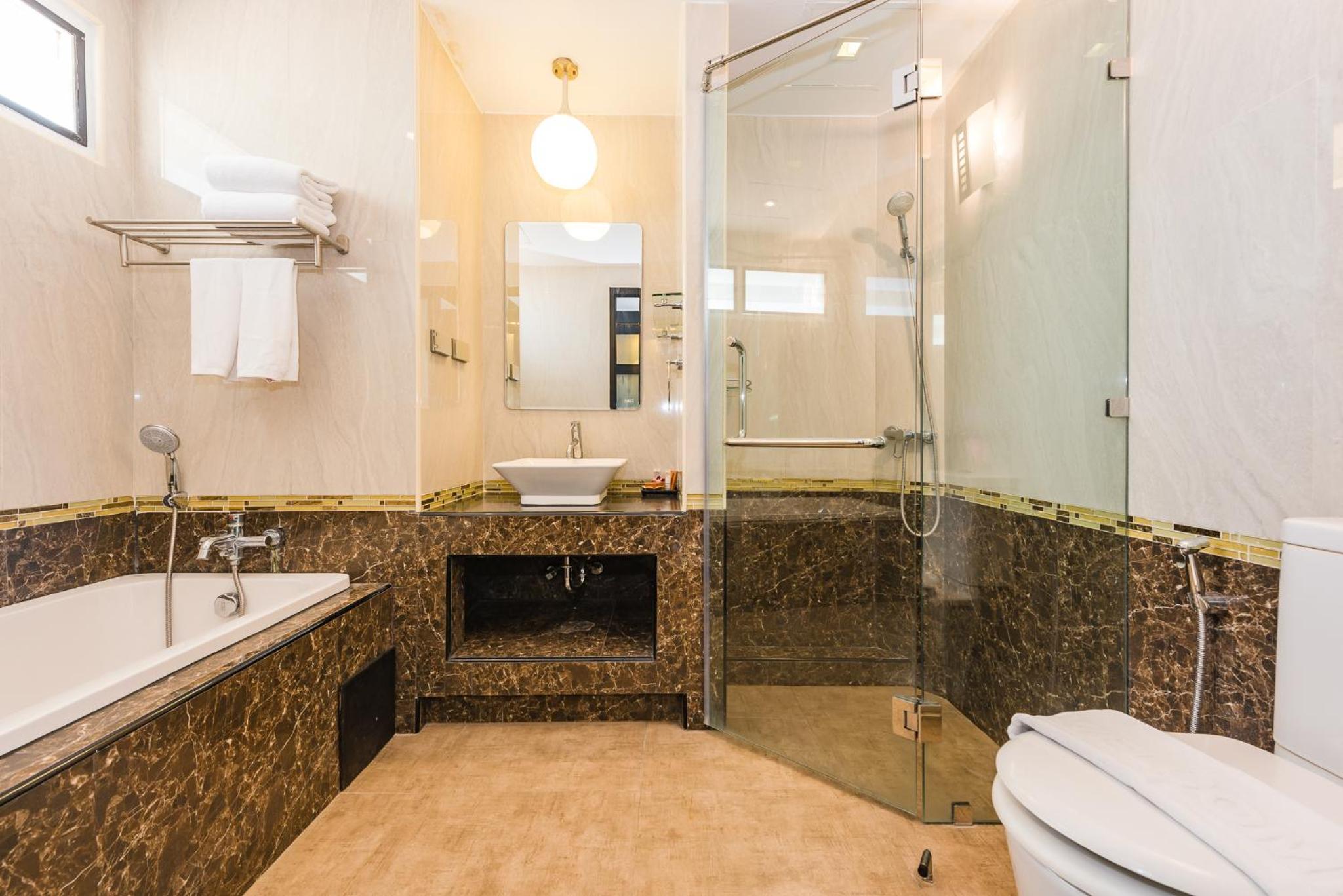 Deluxe Double or Twin Room - Photo 2