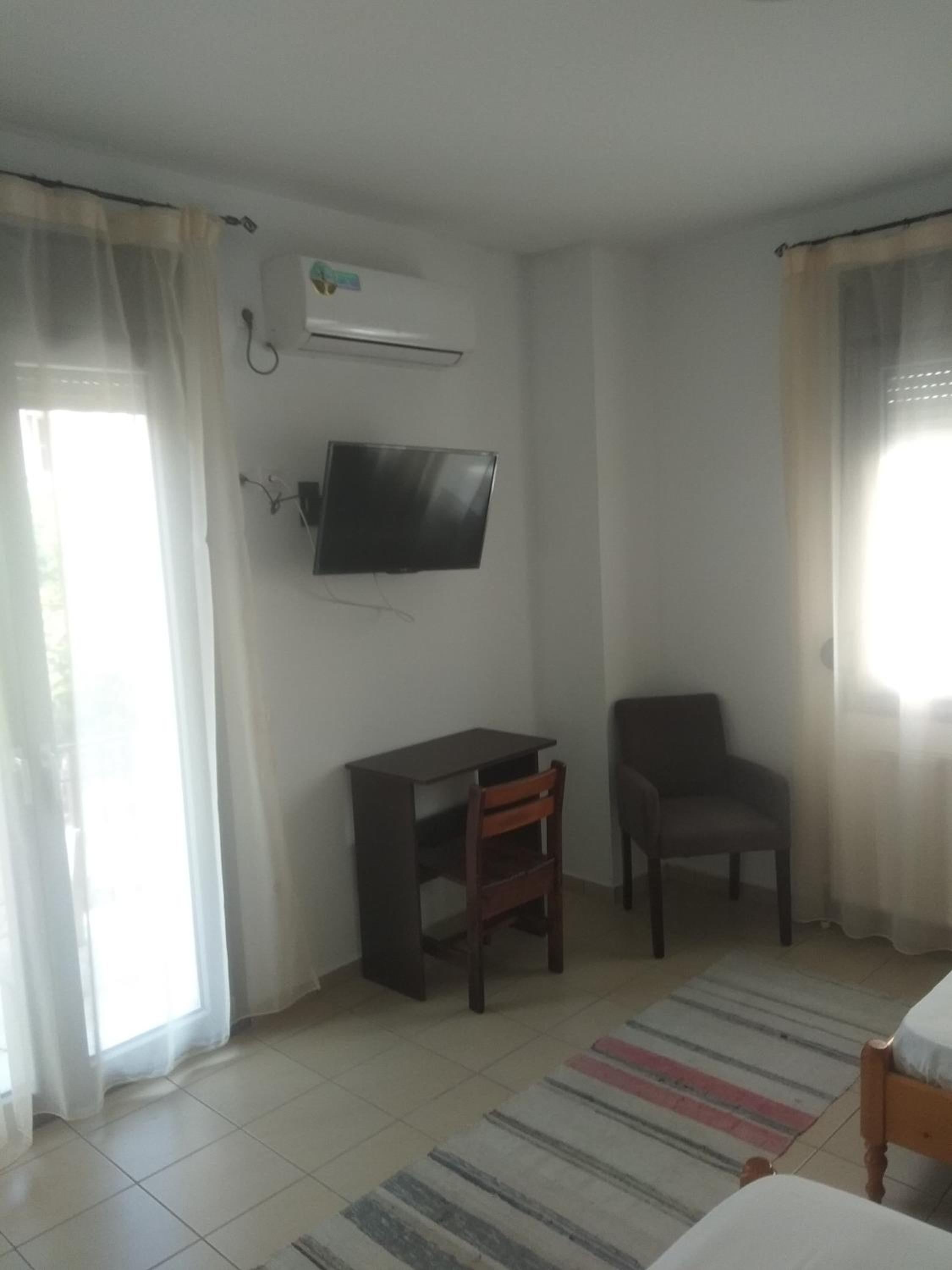 Economy Double Room - Photo 8