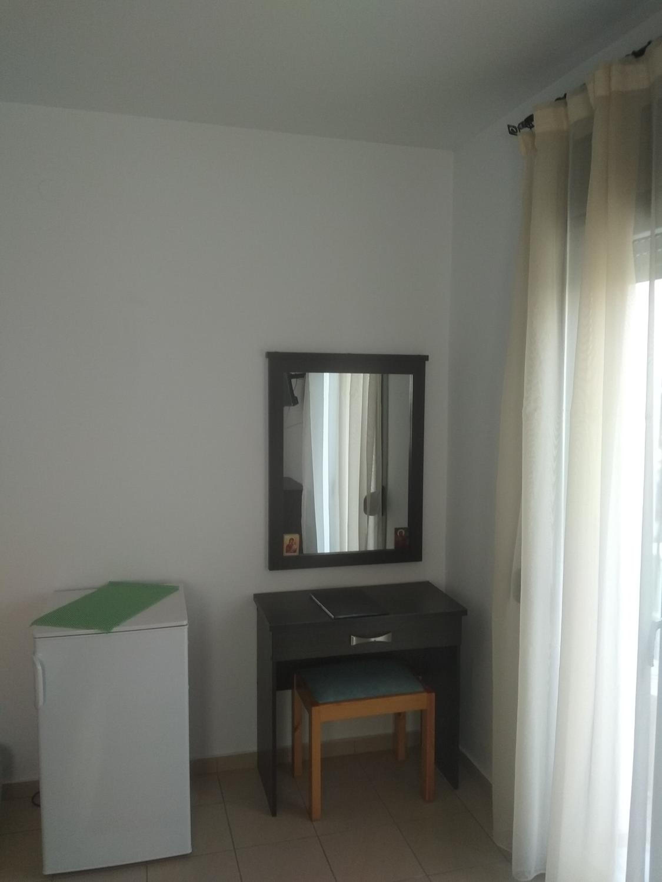 Economy Double Room - Photo 7
