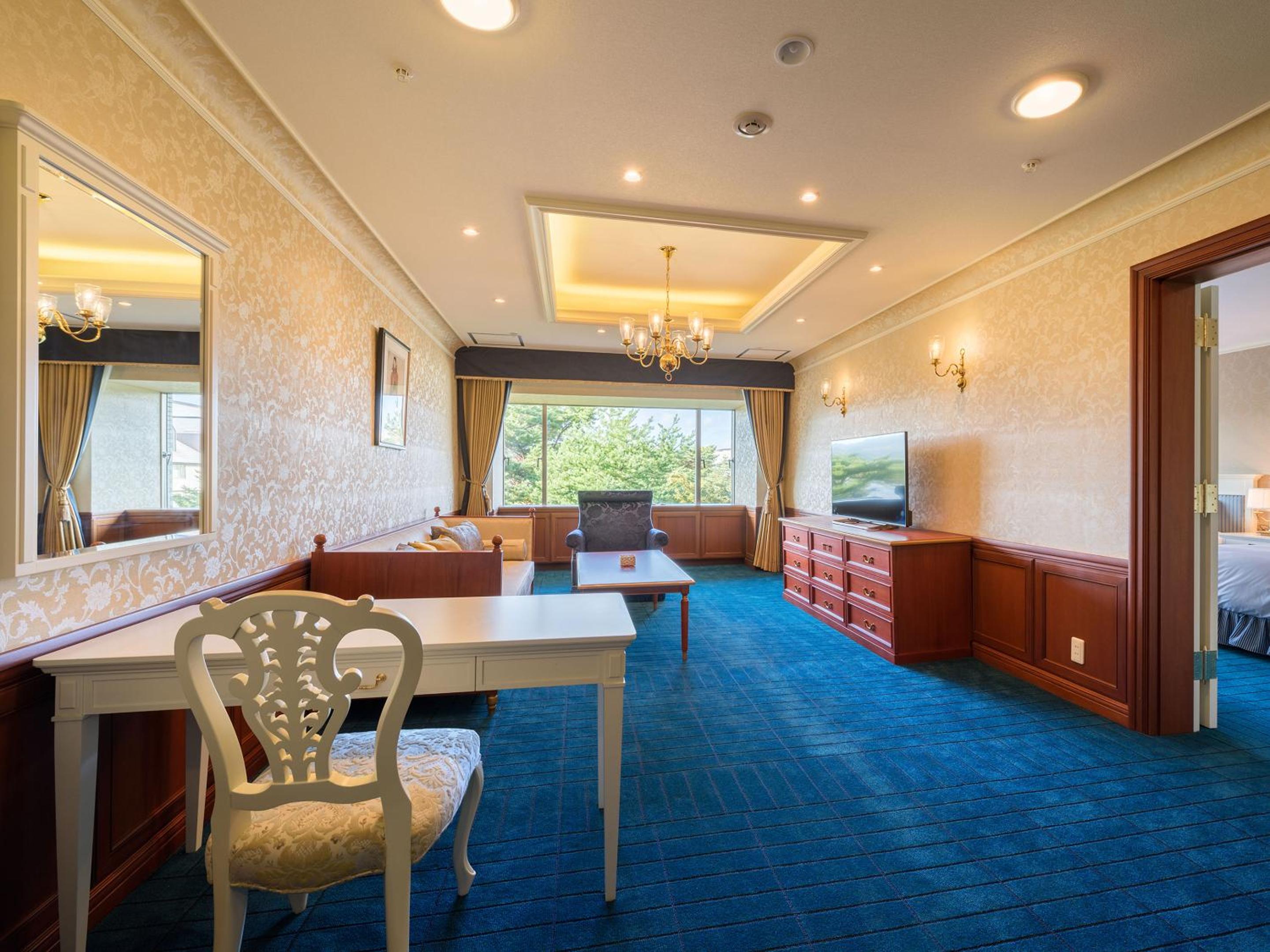 Luxury Suite - Non-Smoking