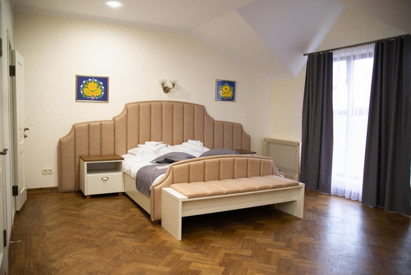 King Suite with Balcony photo 3