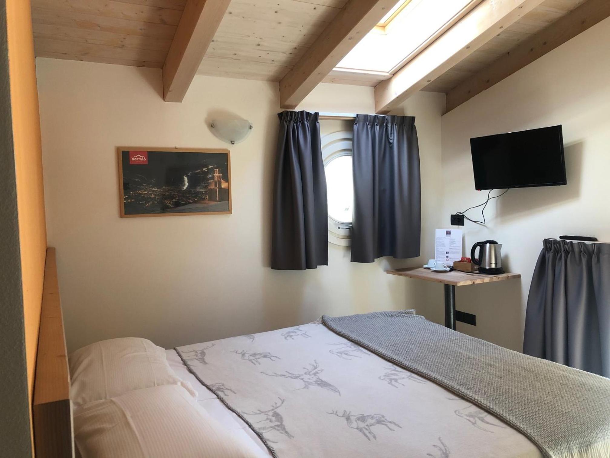 Double Room - Photo 5