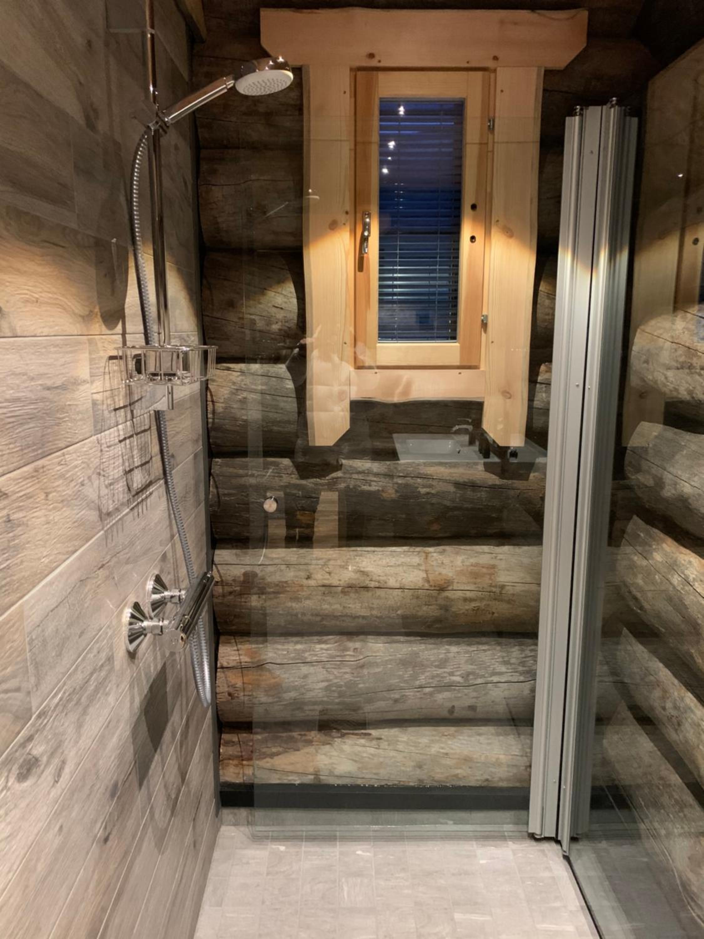 Log Cabin with Panoramic Views photo 3