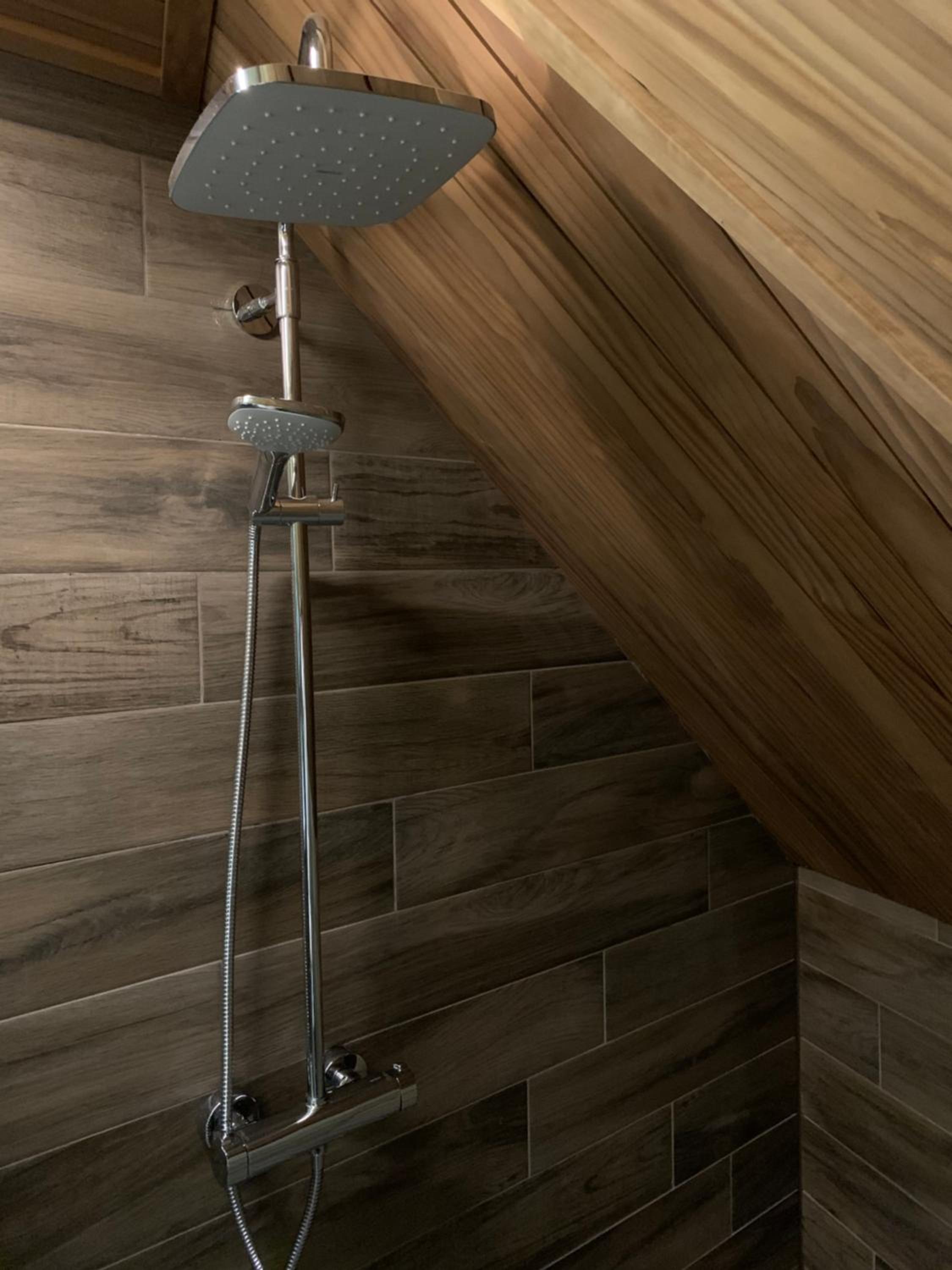 Log Cabin with Glass Ceiling photo 3
