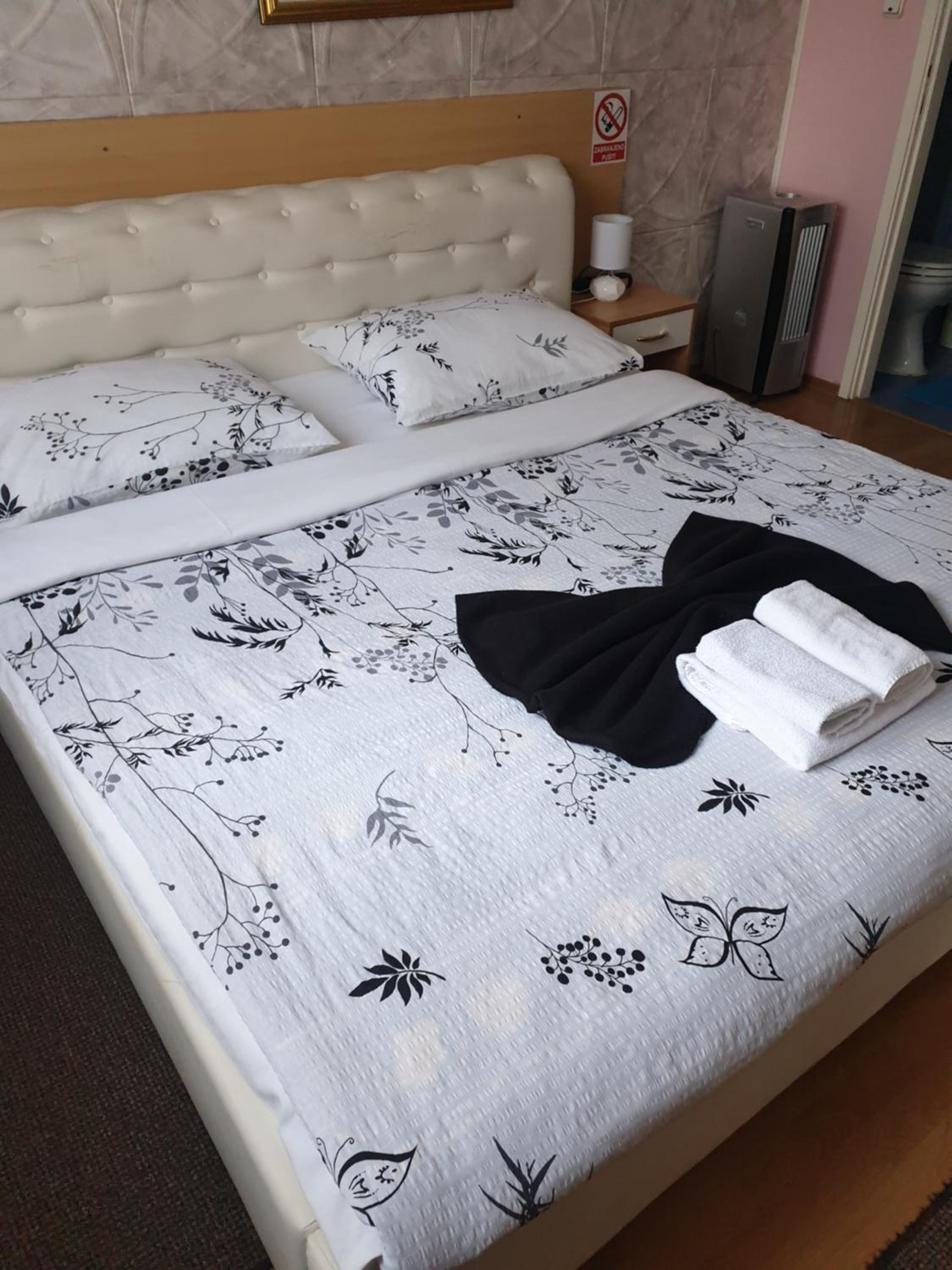 Deluxe Double or Twin Room - Photo 3