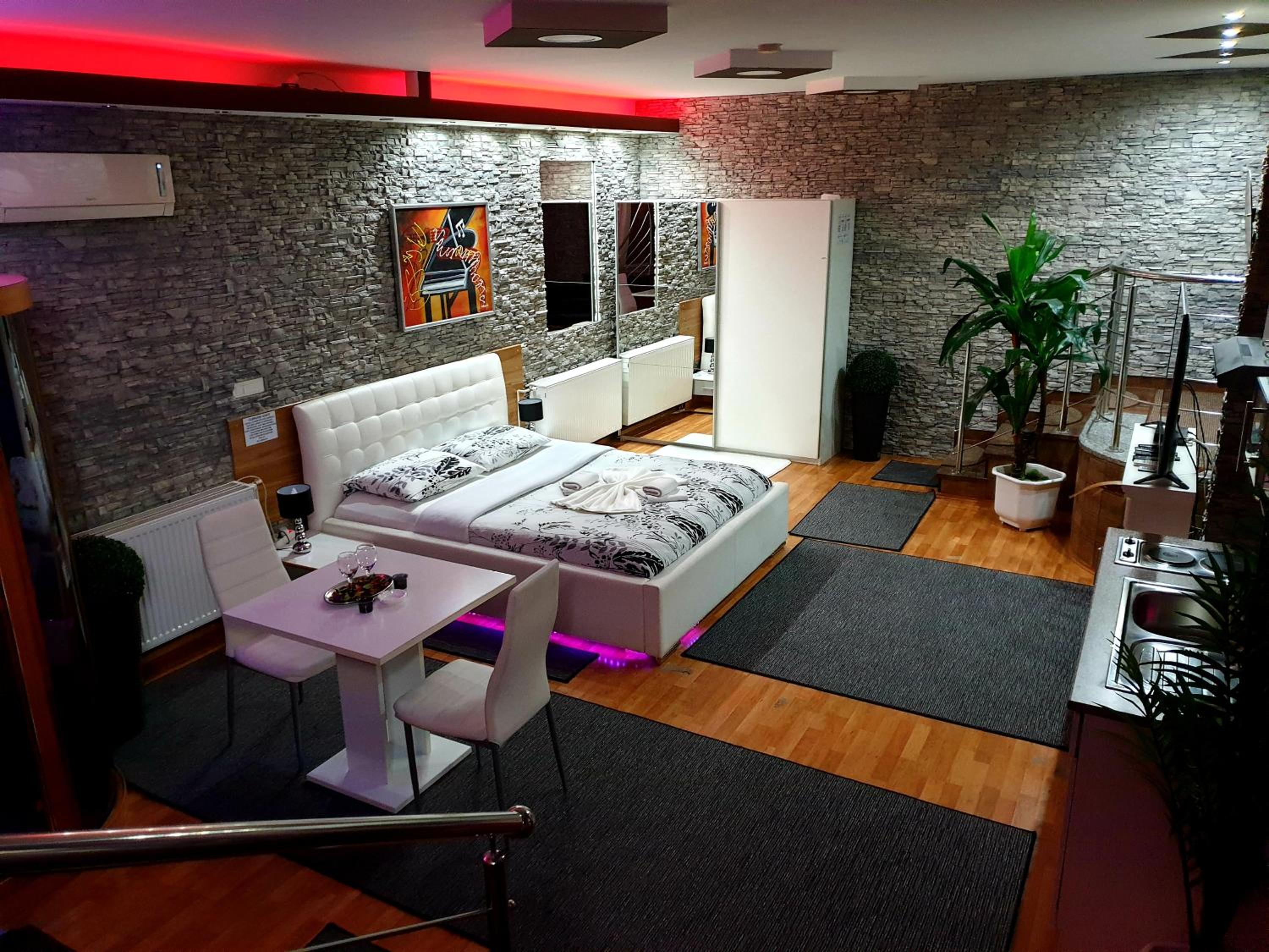 Queen Room with Spa Bath - Photo 2