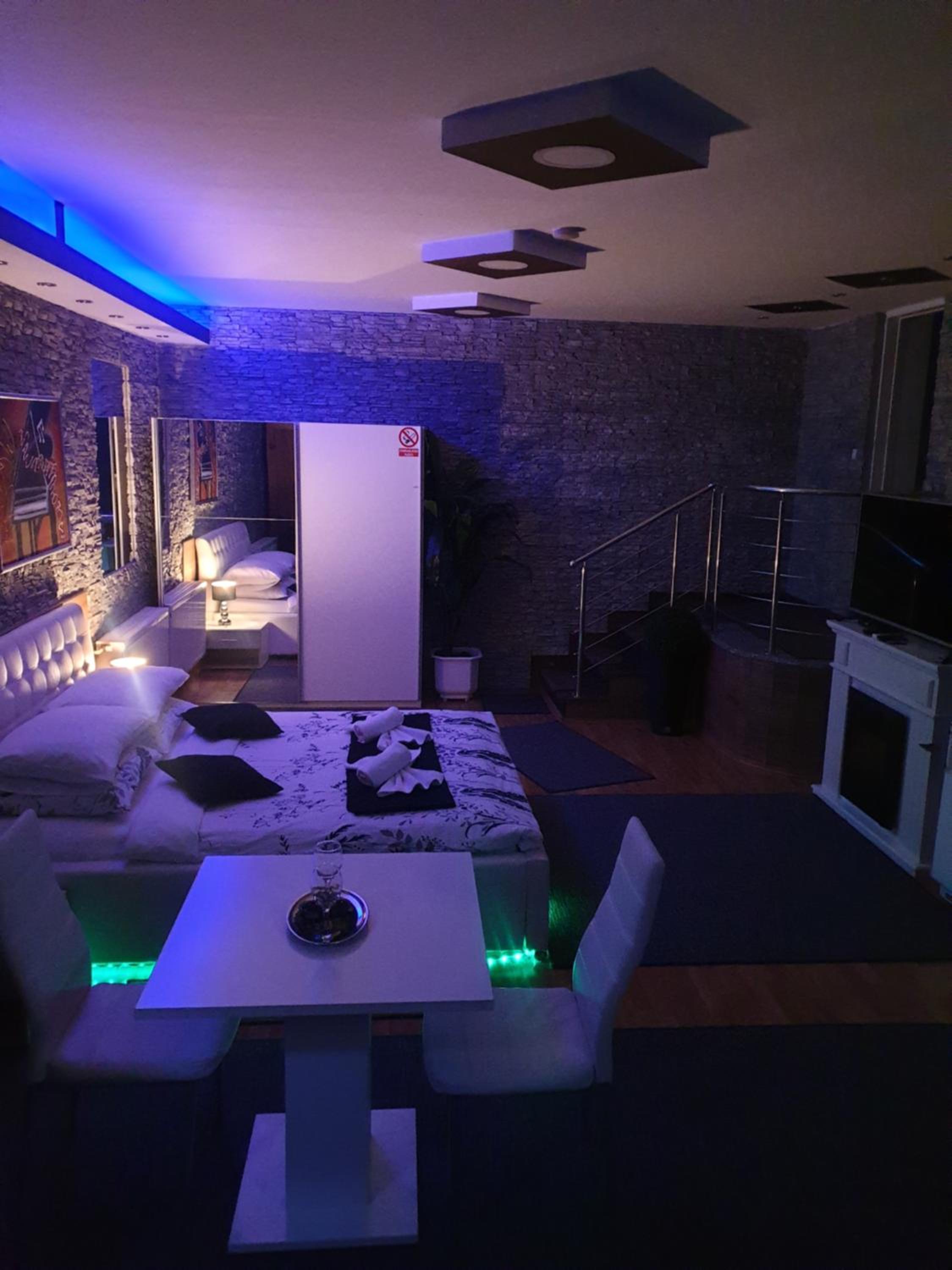 Queen Room with Spa Bath - Photo 1