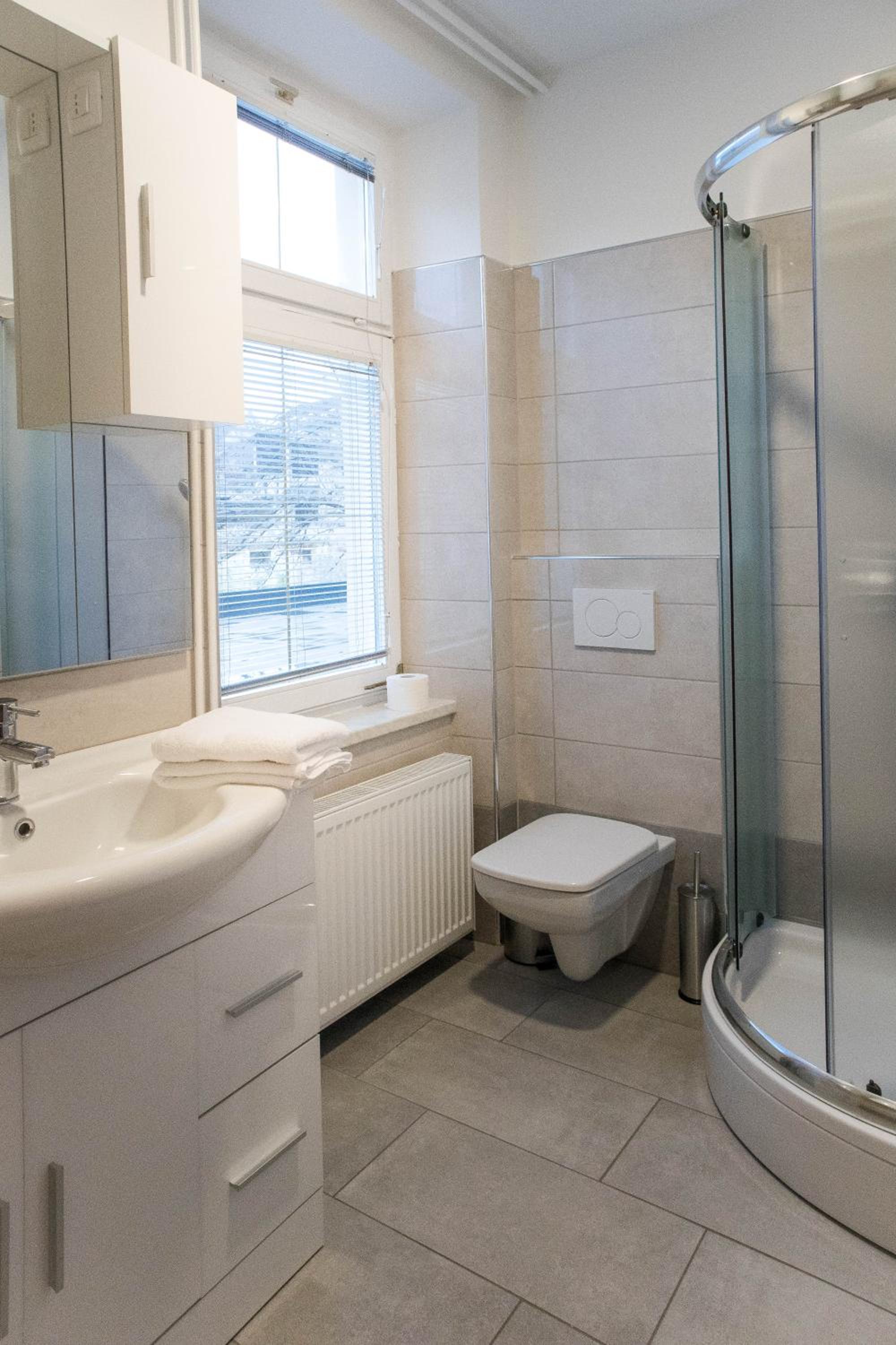 Studio Apartment - Photo 1