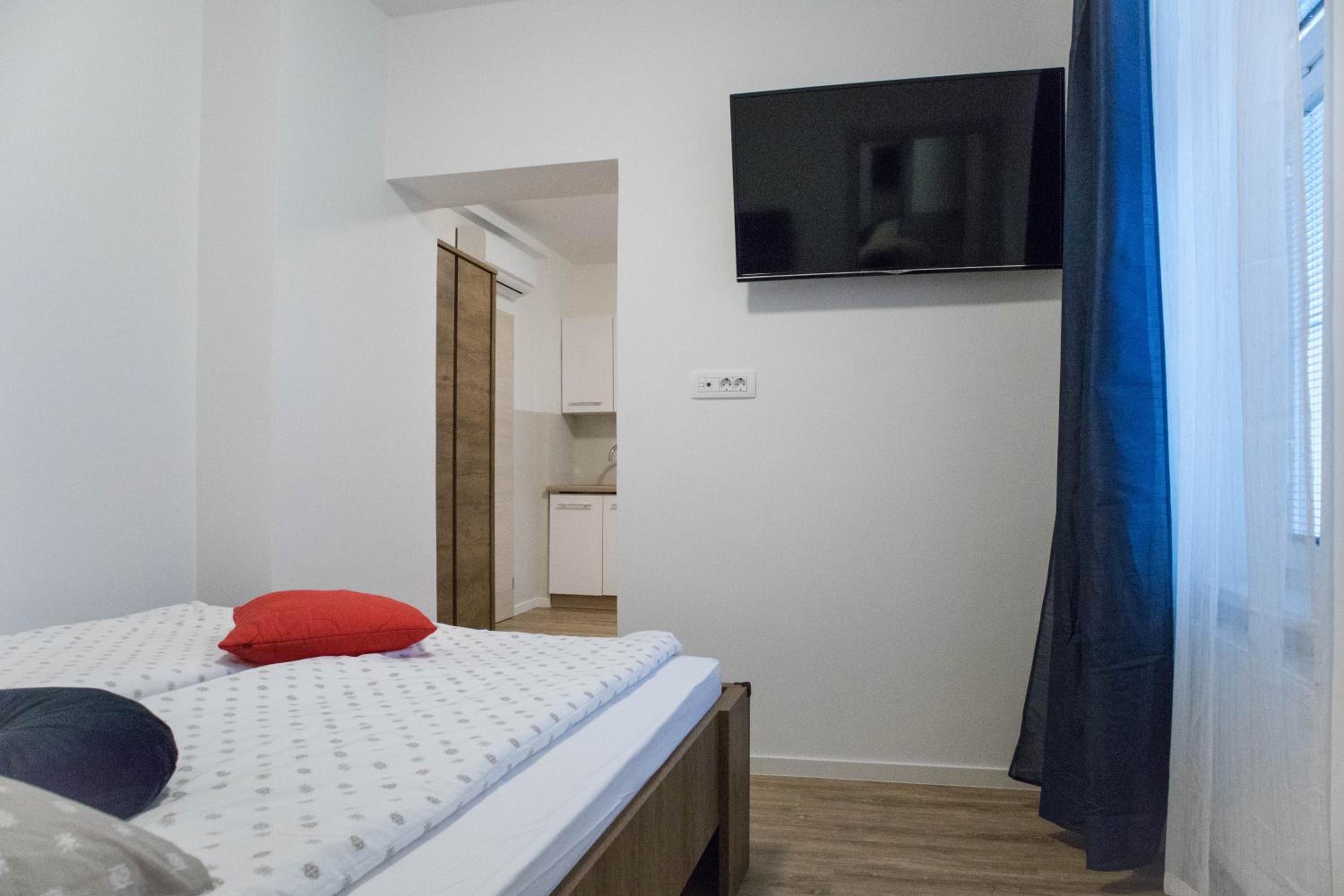 Studio Apartment - Photo 3