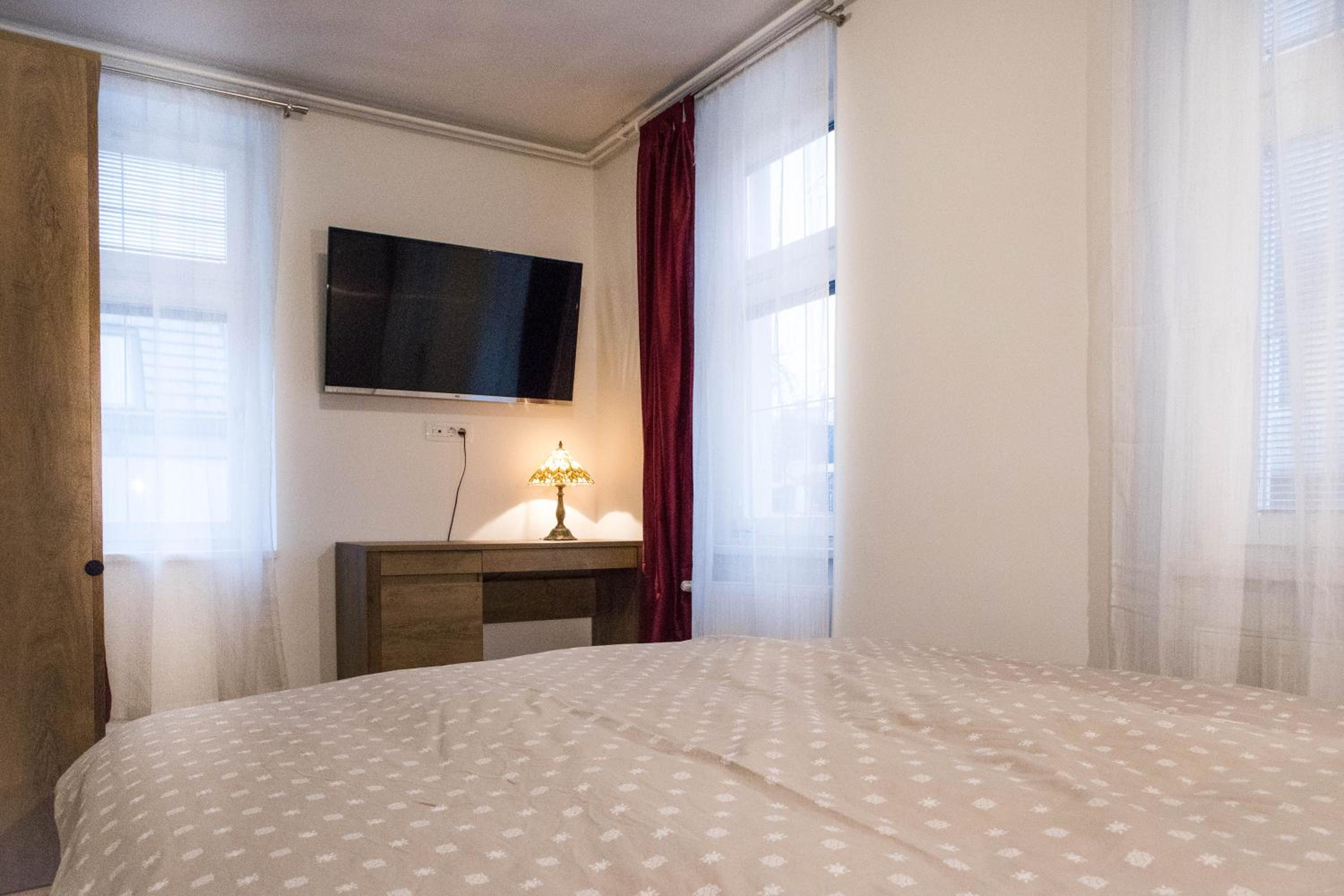 Two-Bedroom Apartment - Photo 4