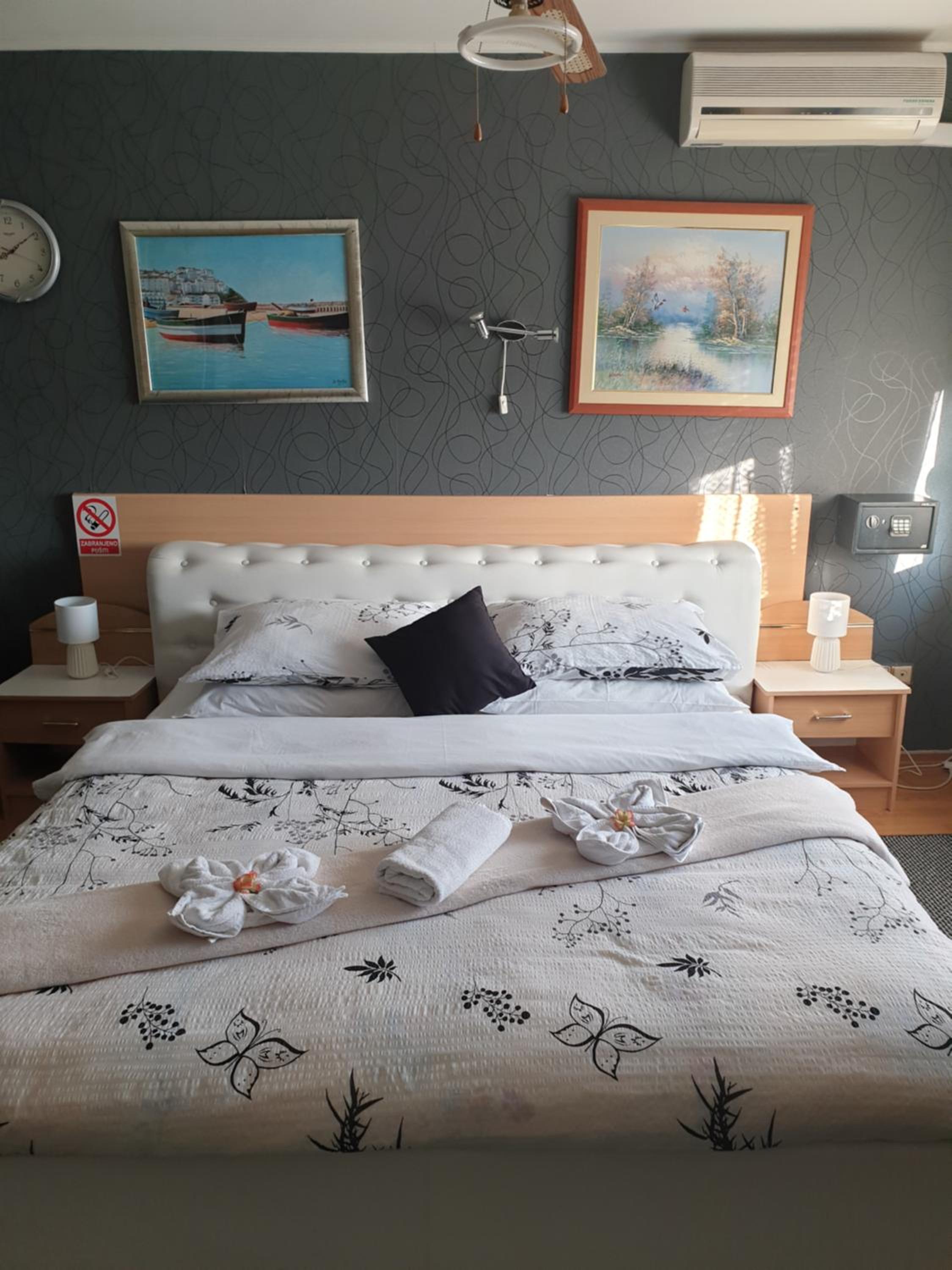 Double Room - Photo 1