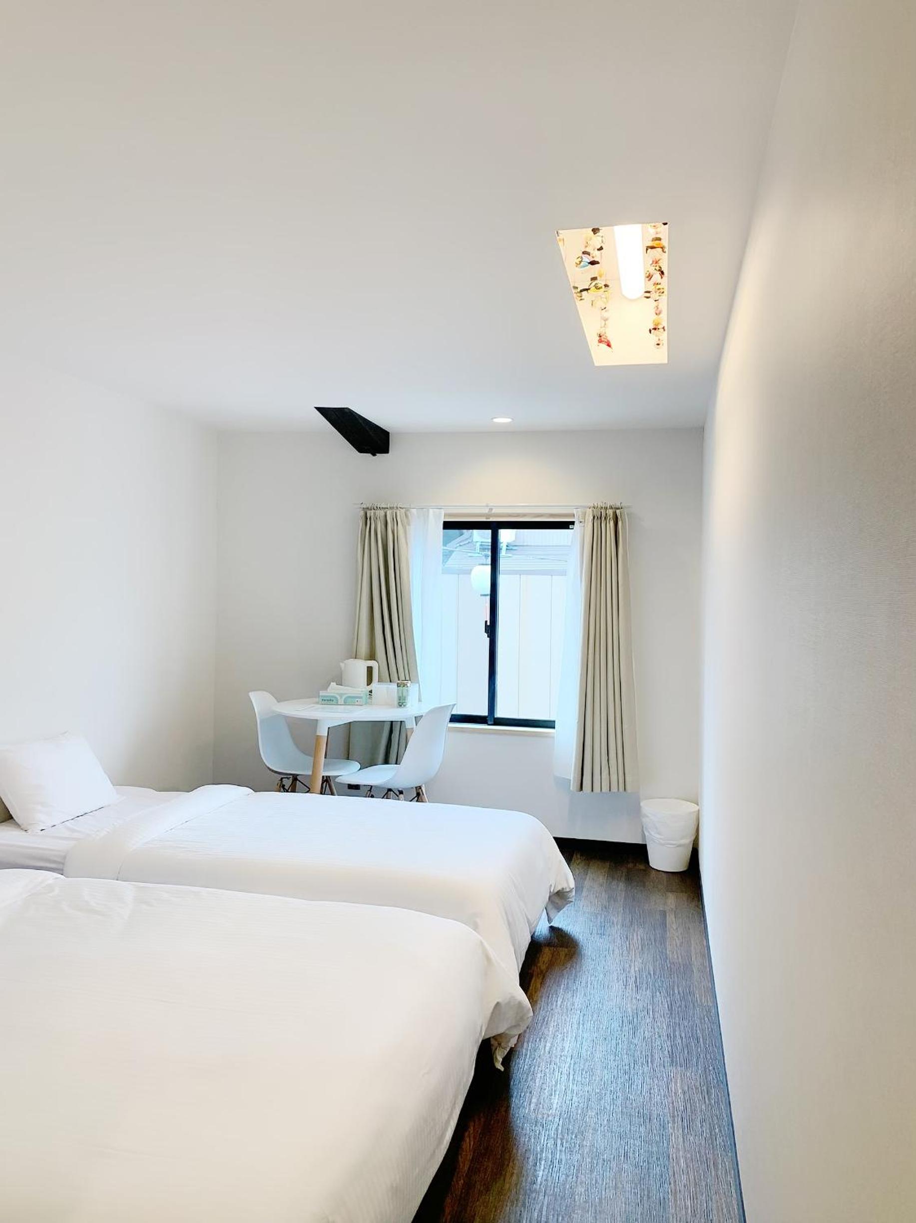 Economy Triple Room - Photo 10