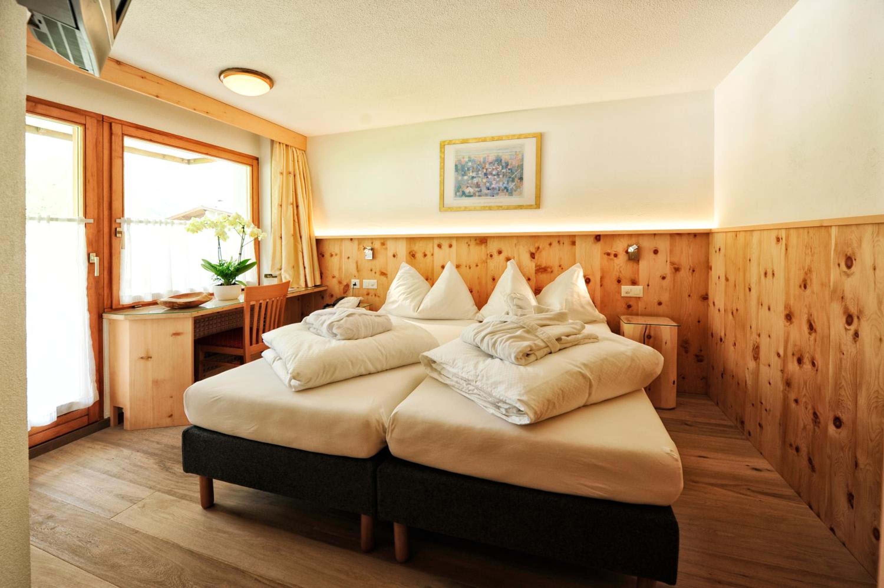 Superior Double Room with North-Facing Balcony photo 2
