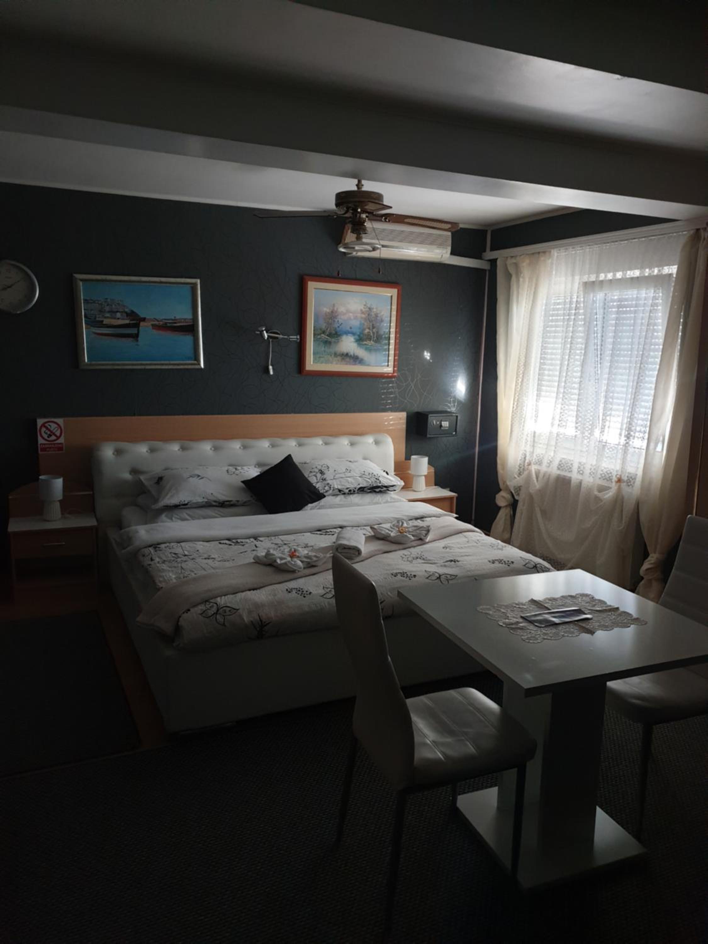 Double Room - Photo 2