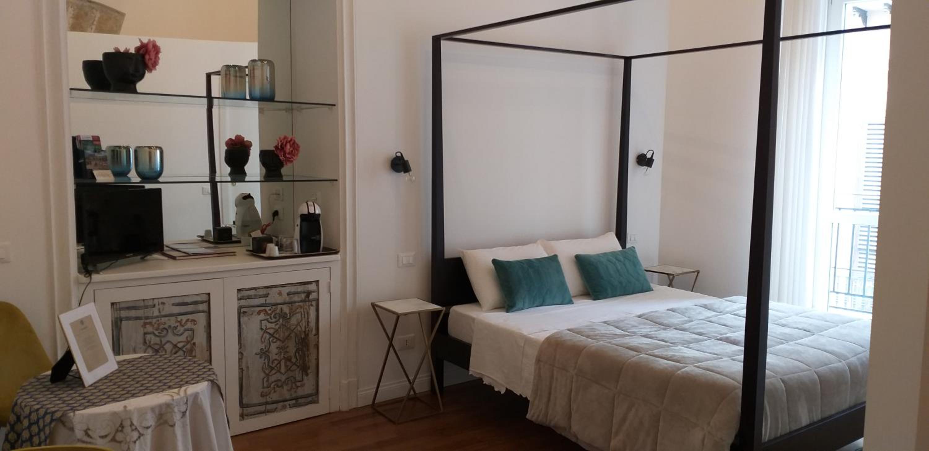 Deluxe Double Room with Shower - Photo 15