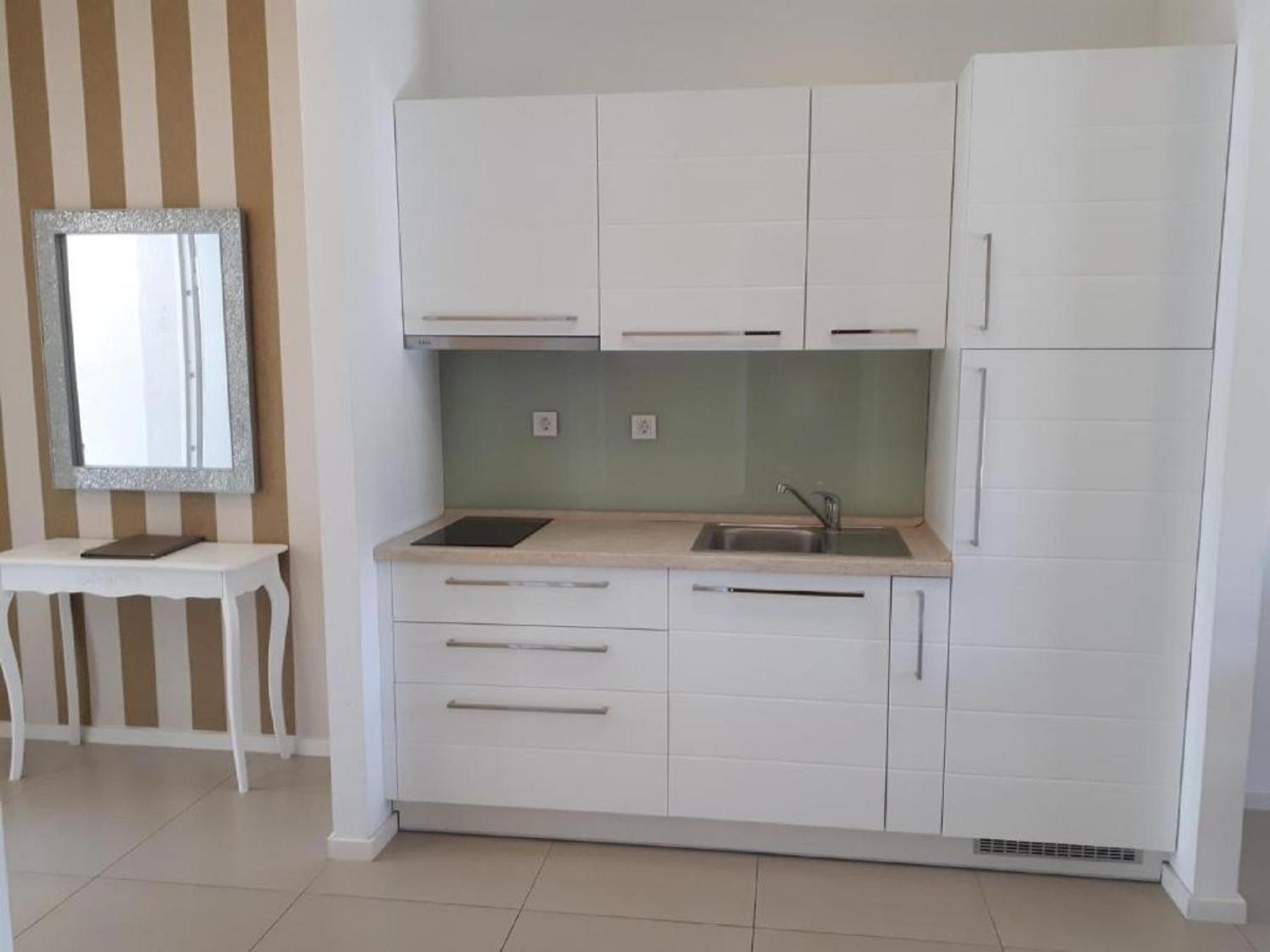 Comfort Two-Bedroom Apartment with Balcony and Sea View photo 3