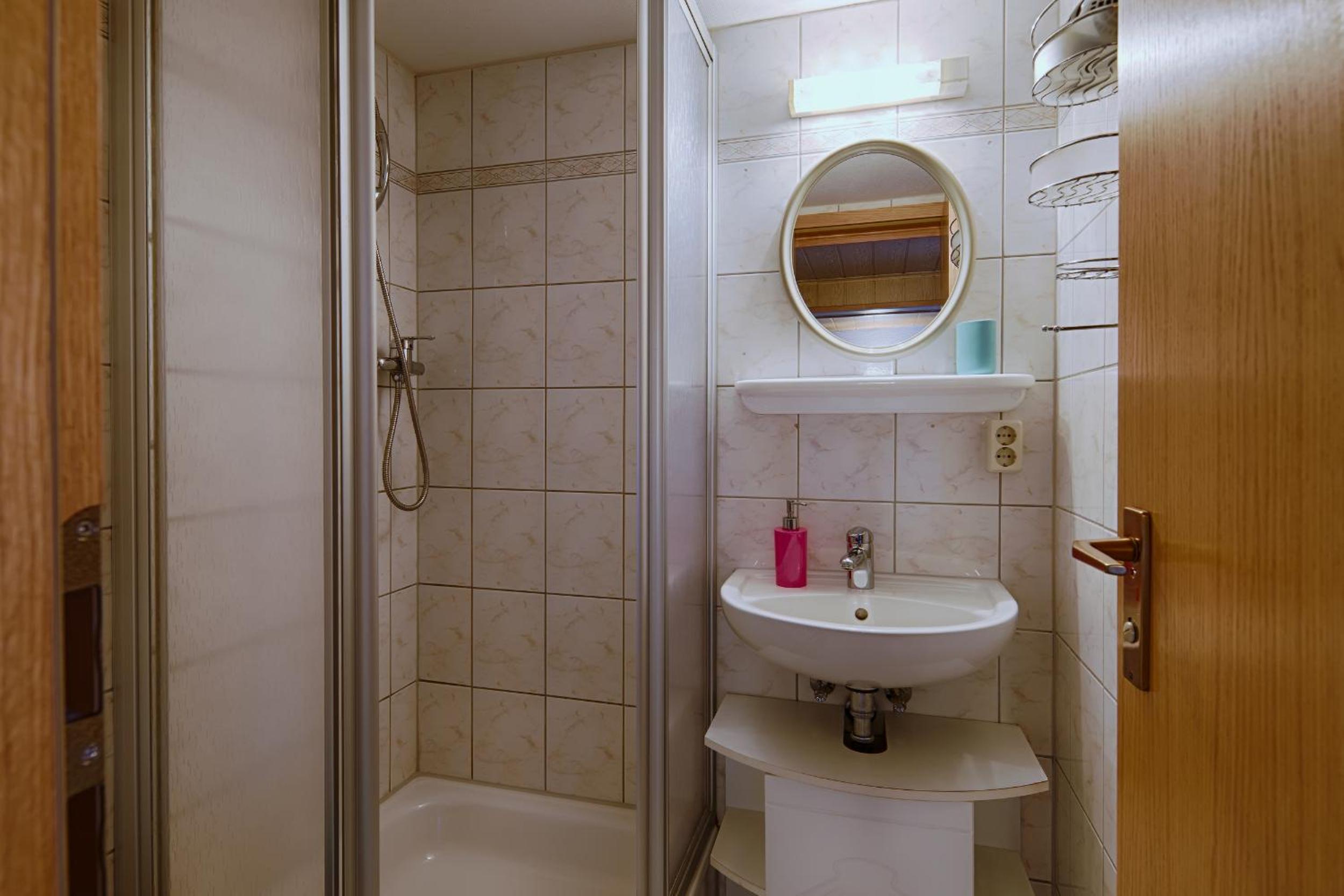 Apartment 5 - Photo 9