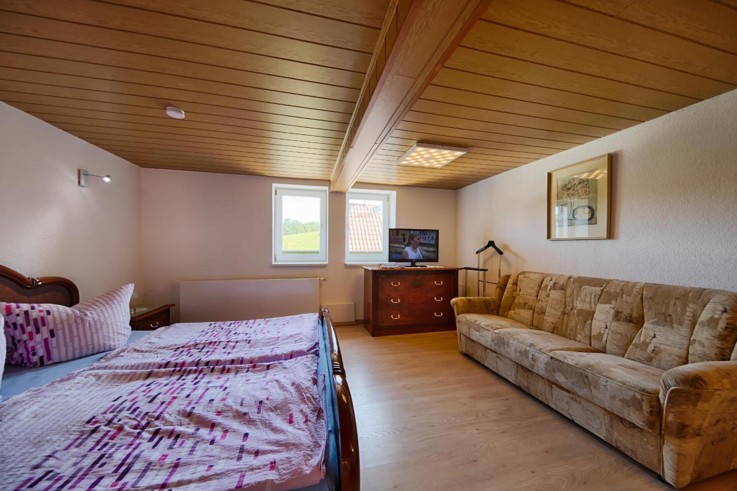 Apartment 5 - Photo 8