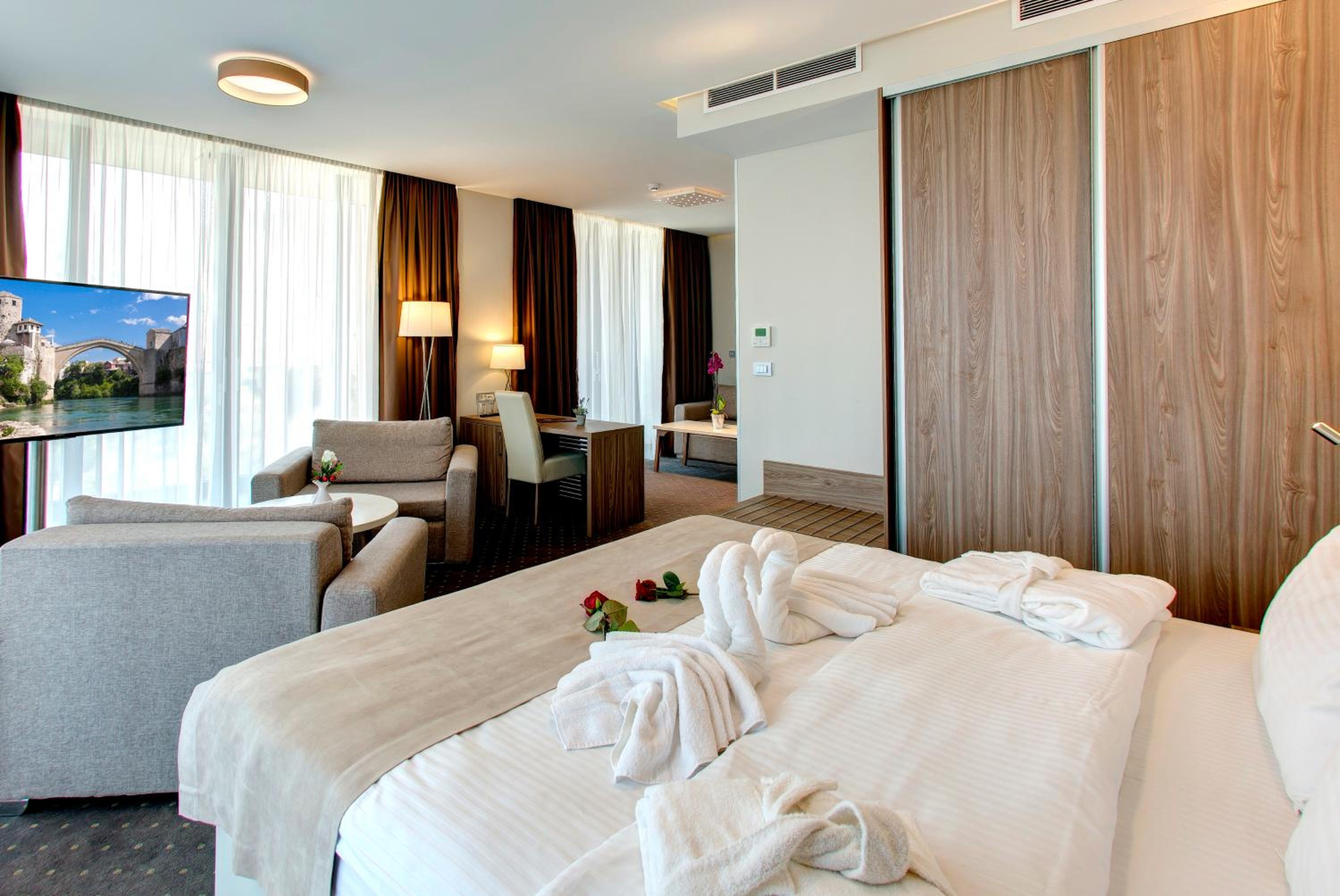 King Suite with Balcony photo 1