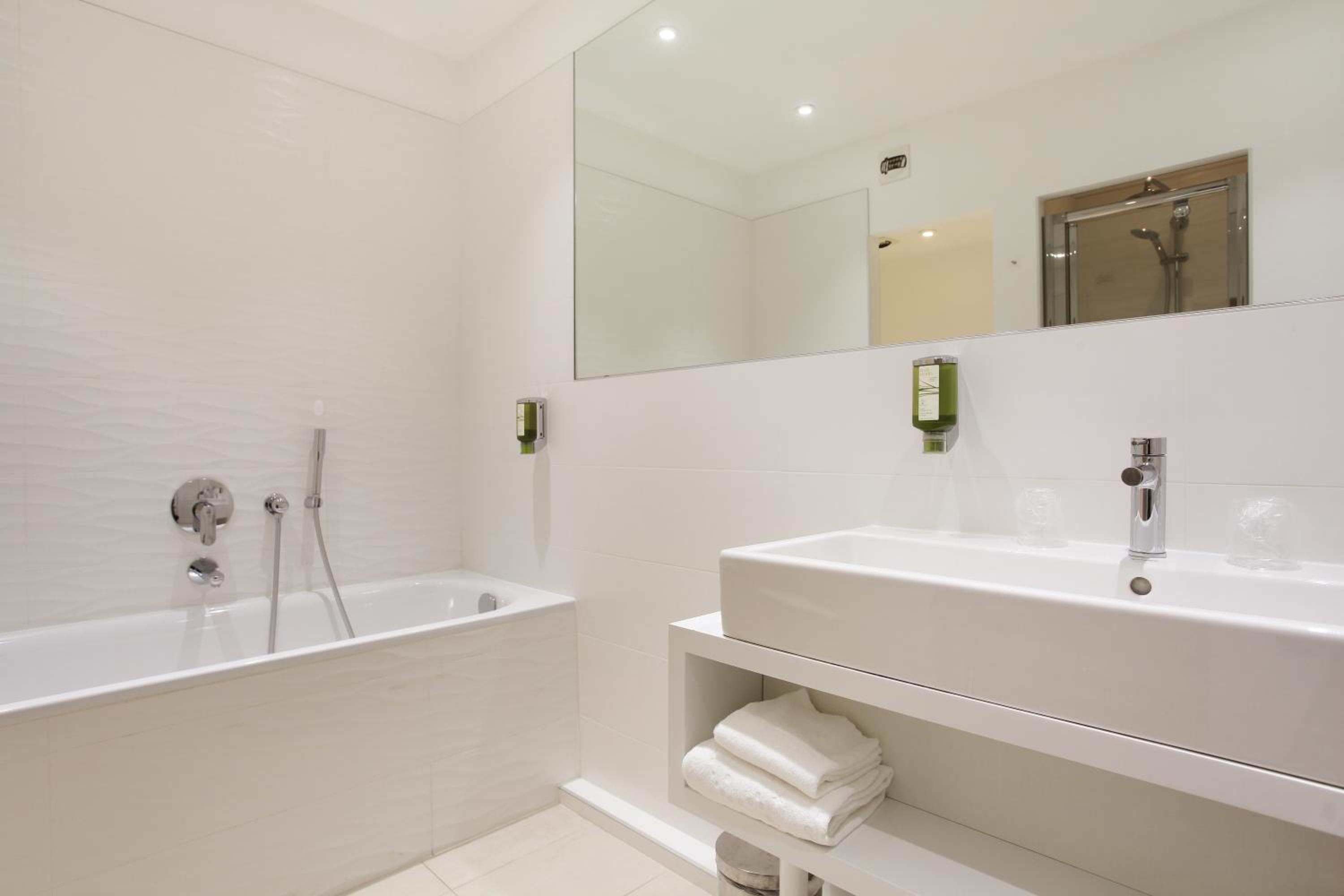 Deluxe Double Room - Photo 4