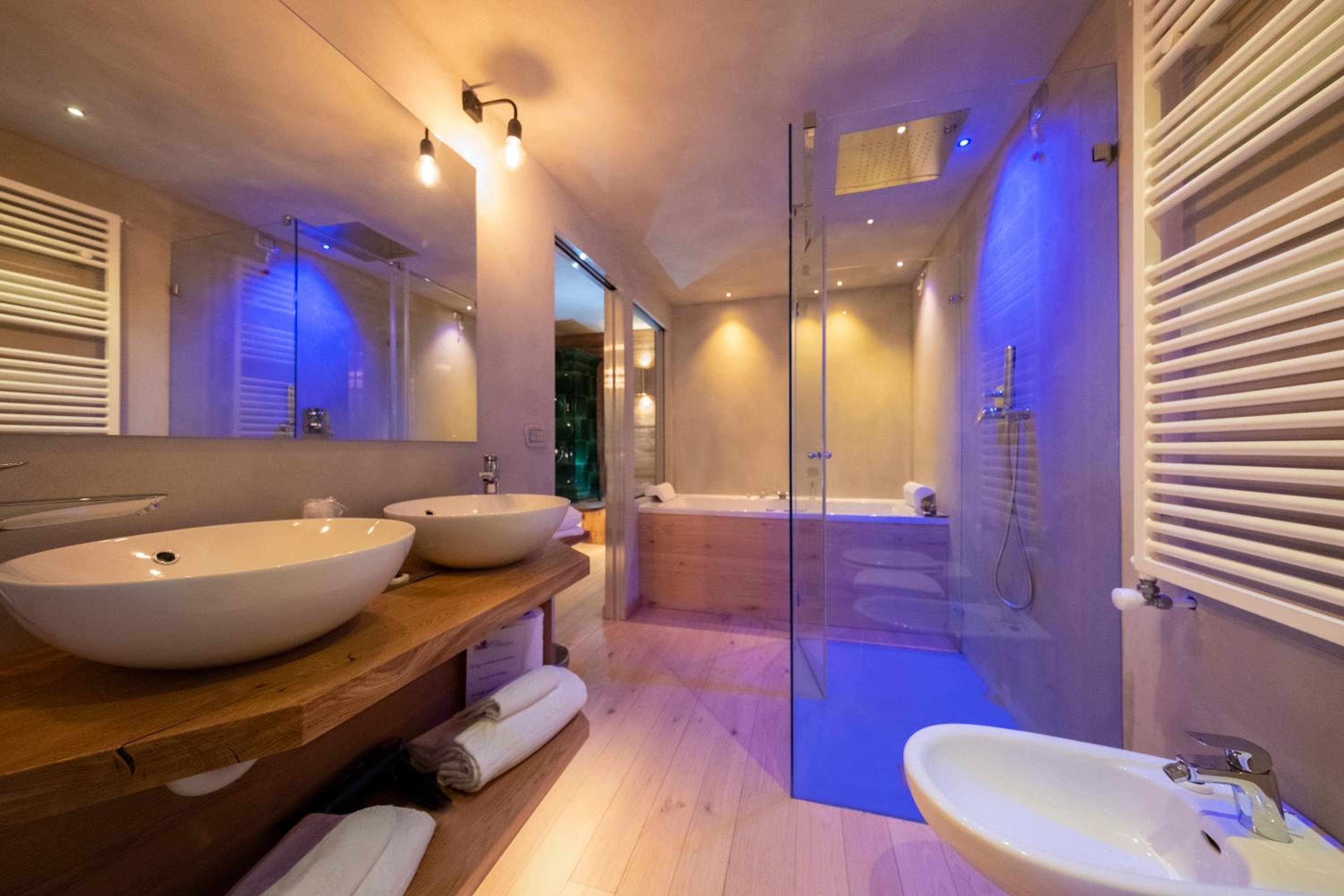 Deluxe Junior Suite - Photo 3