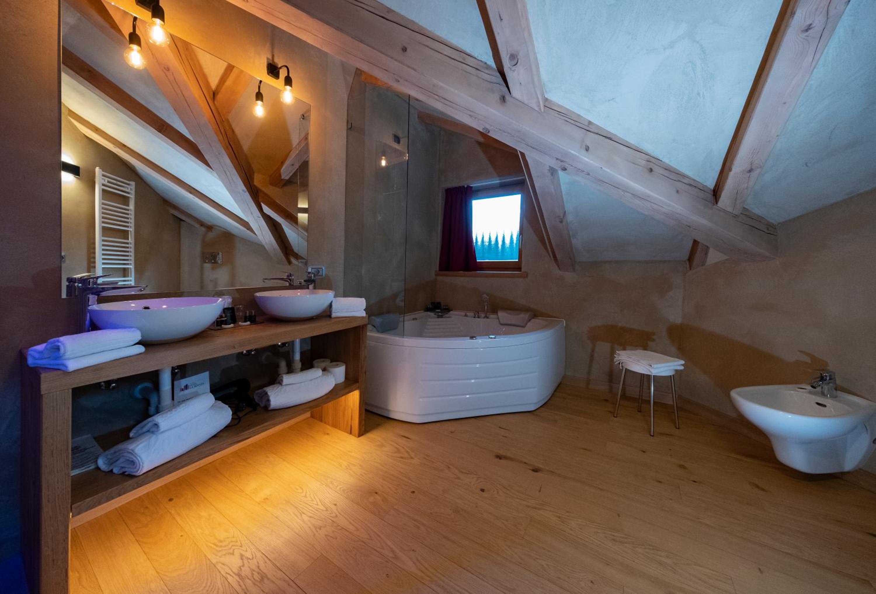 Deluxe Junior Suite - Photo 6