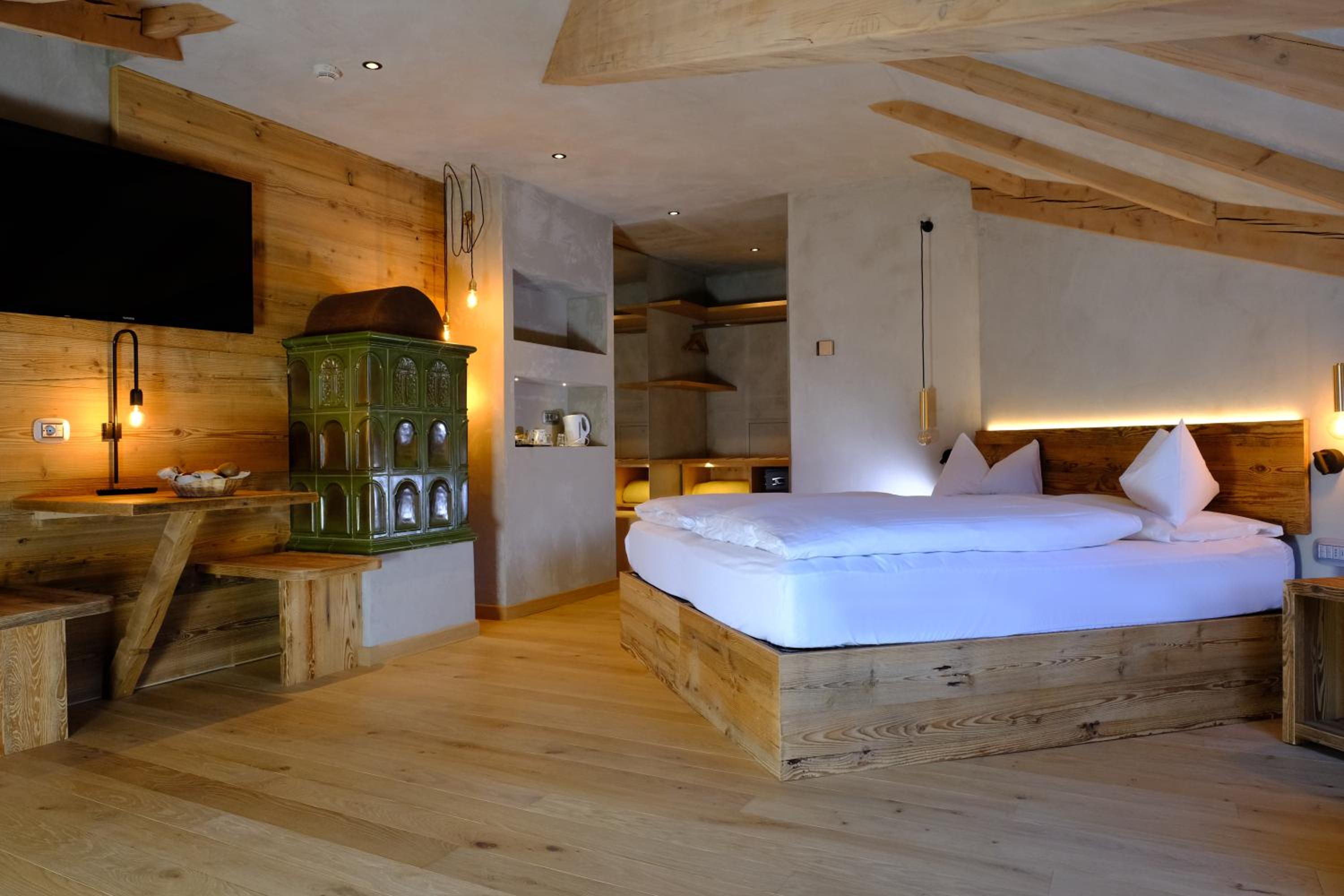 Deluxe Junior Suite - Photo 9