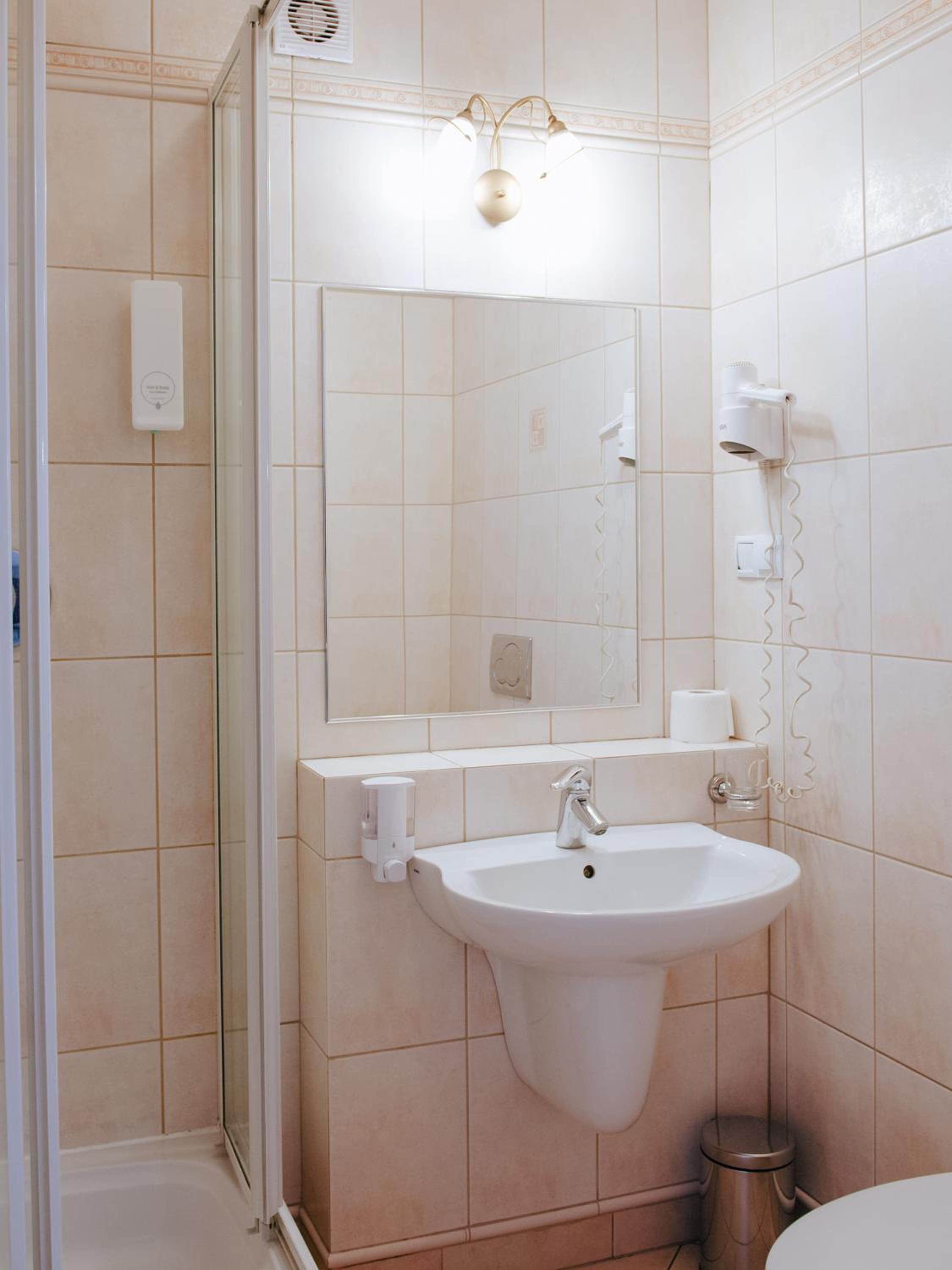 Double Room - Photo 7