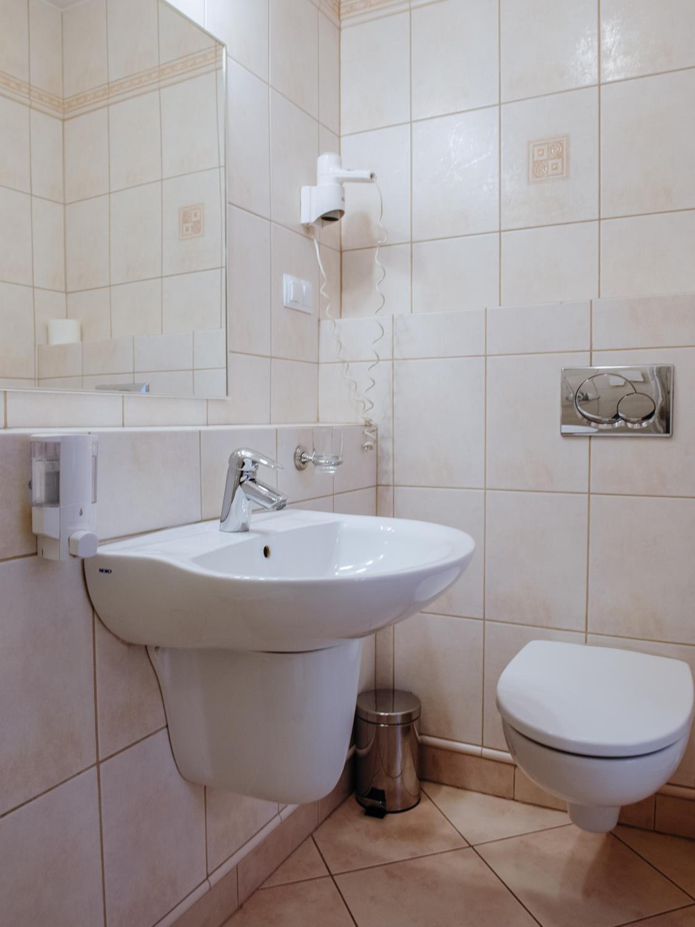 Double Room - Photo 14