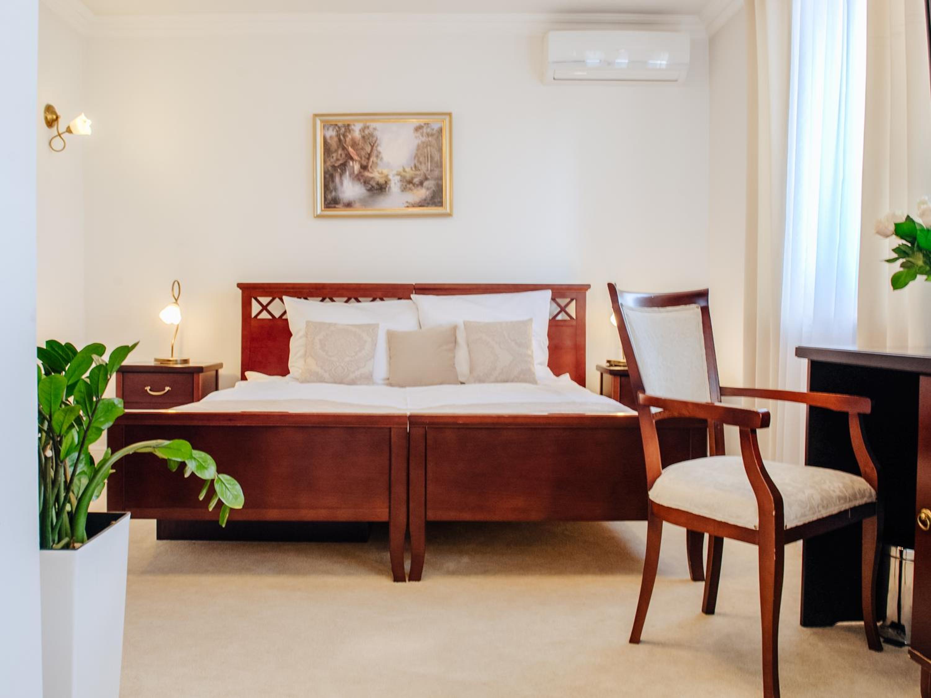 Double Room - Photo 13