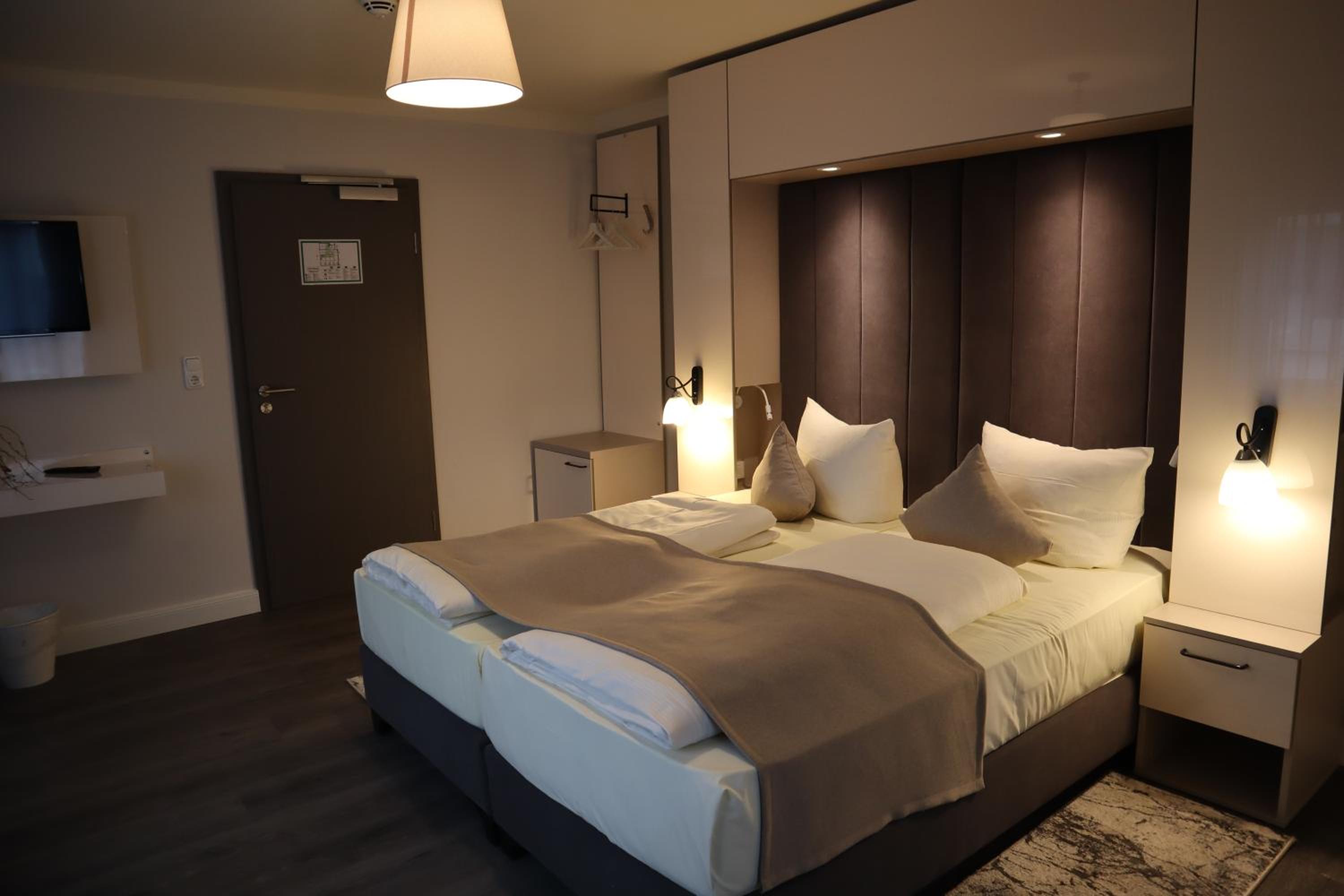 Double Room with Private Bathroom - Photo 1