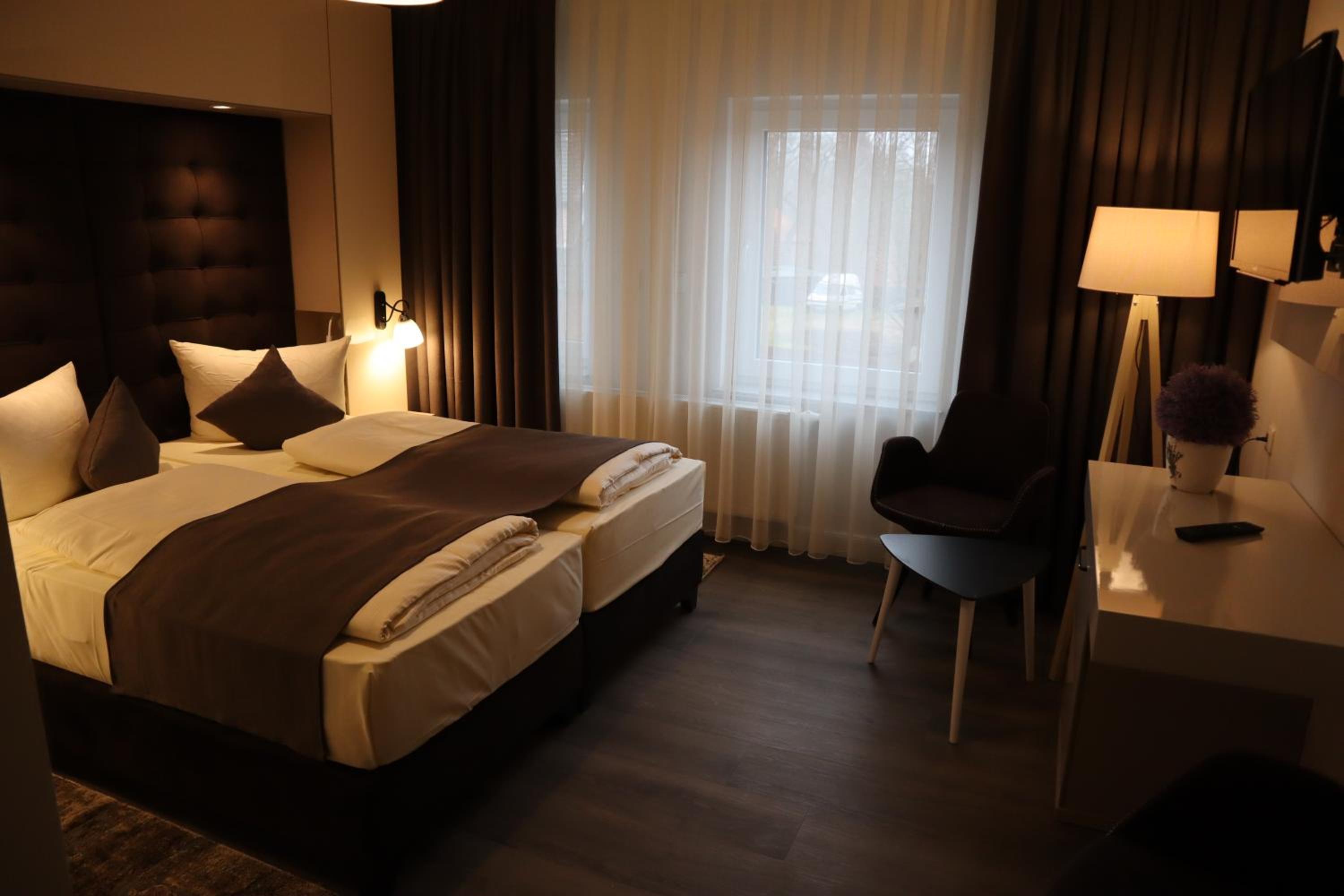 Double Room with Private Bathroom - Photo 2
