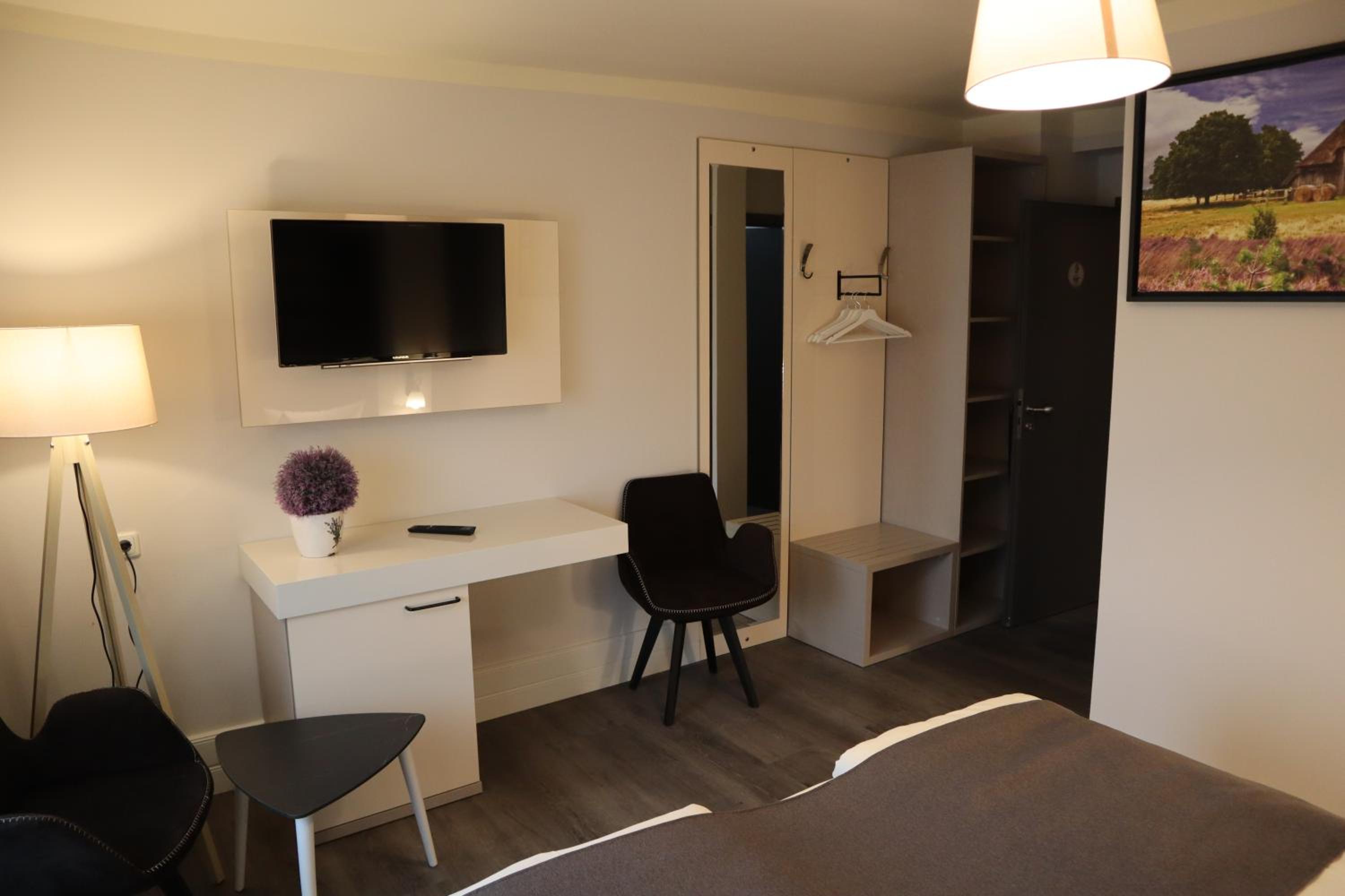 Double Room with Private Bathroom - Photo 4