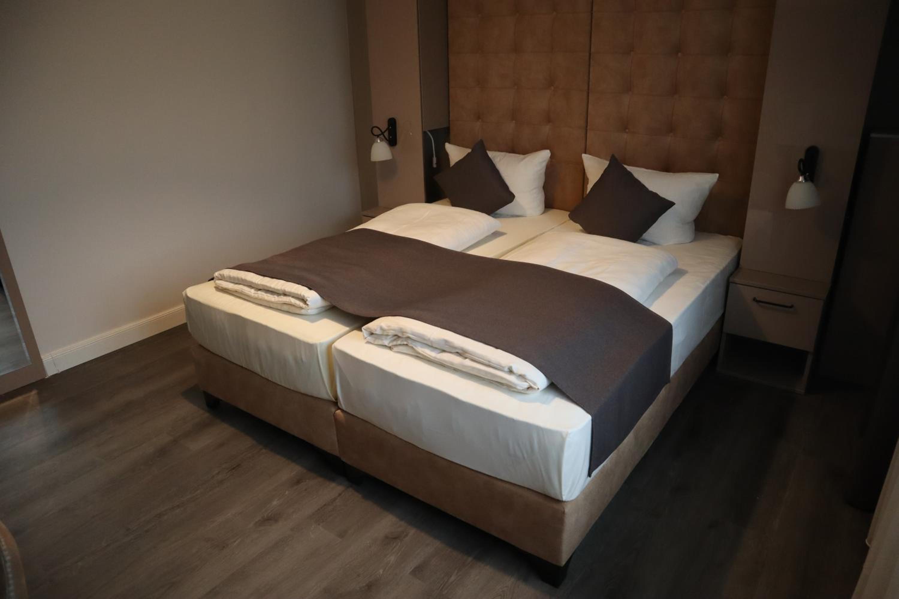 Deluxe Double Room - Photo 18