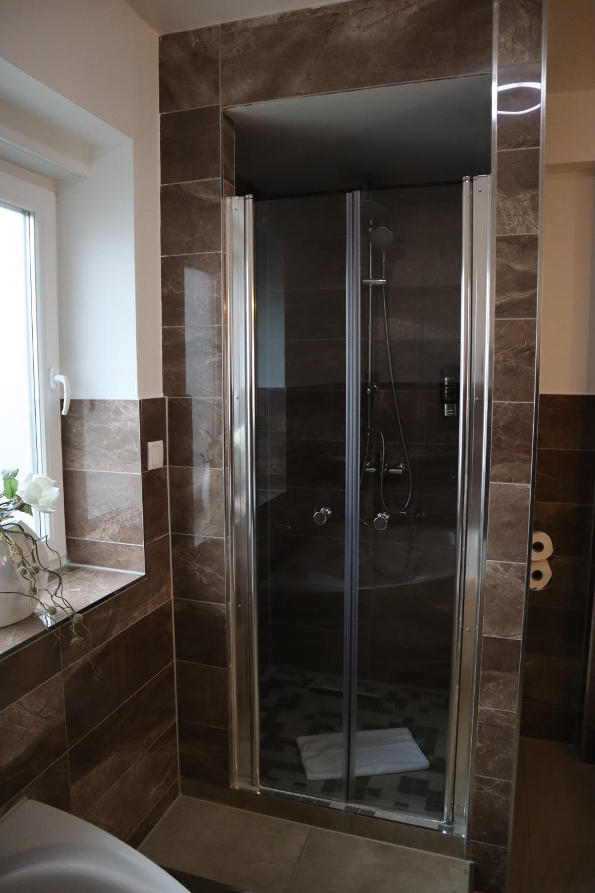 Deluxe Double Room - Photo 16