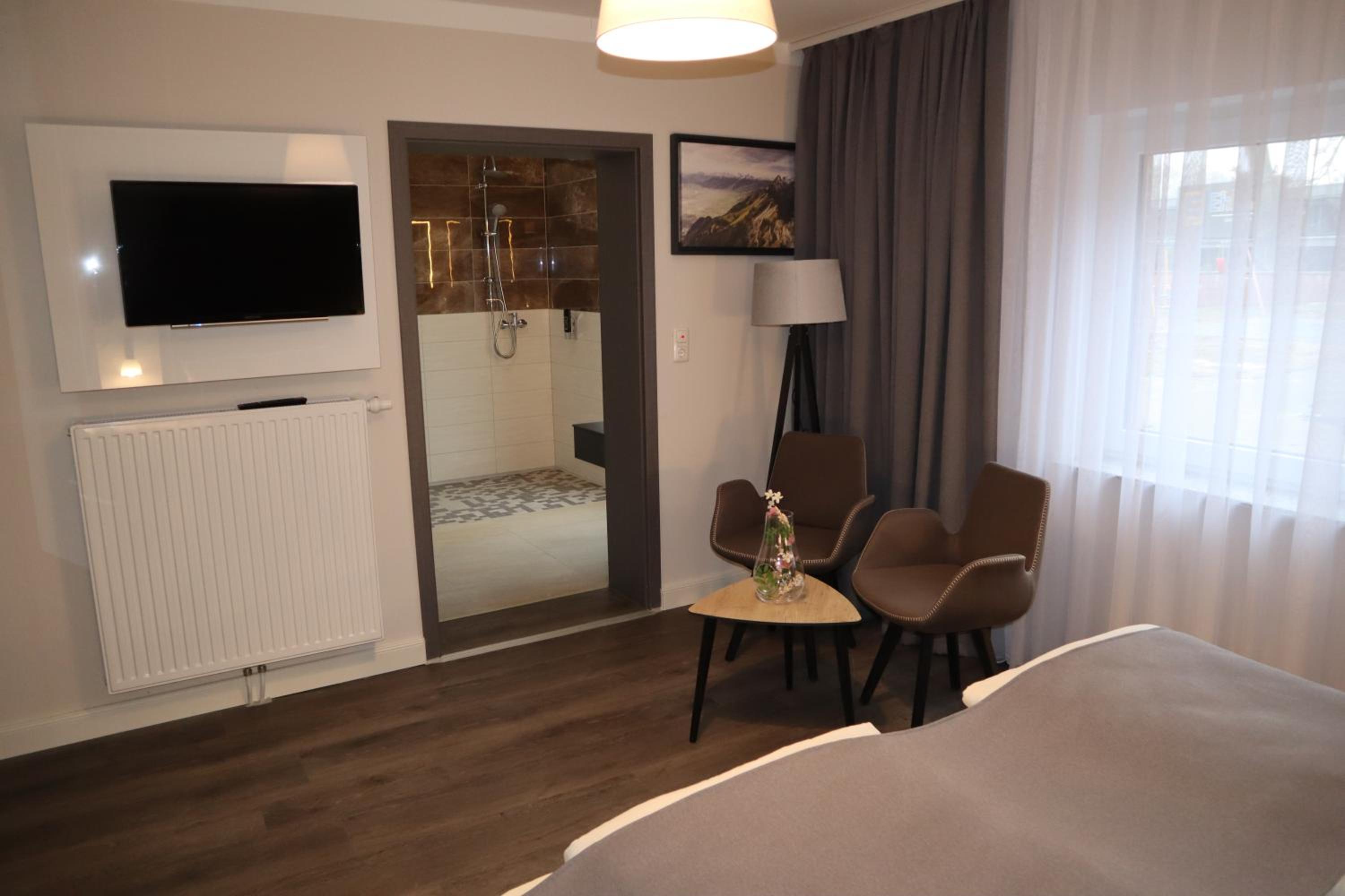 Deluxe Double Room - Photo 19
