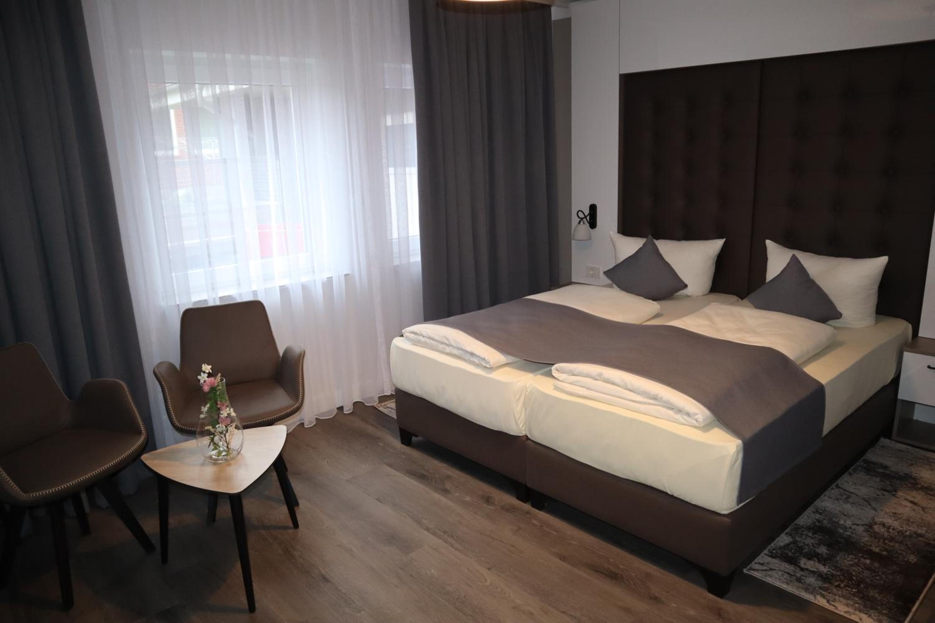 Deluxe Double Room - Photo 14