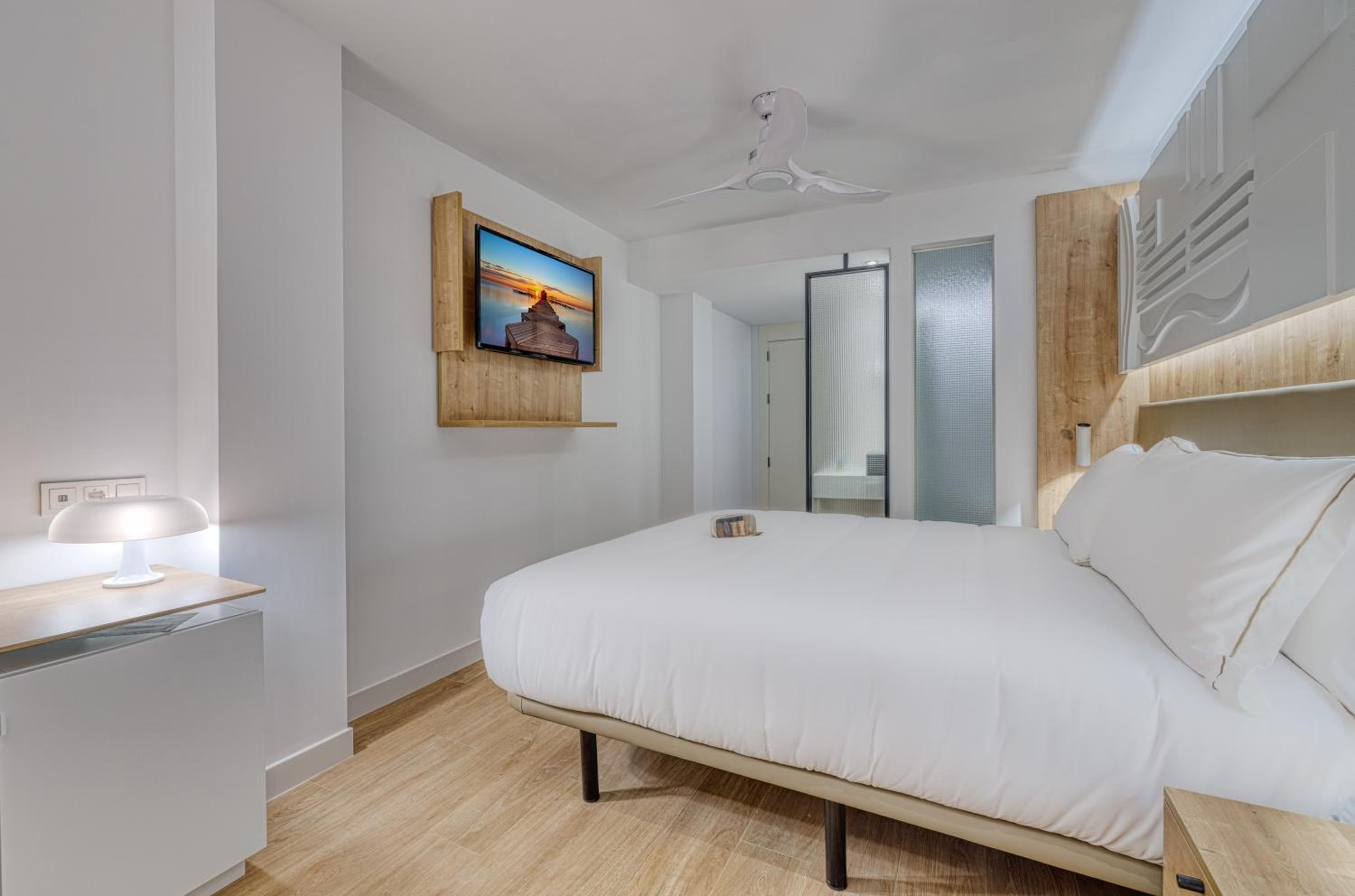 Double Room - Photo 14
