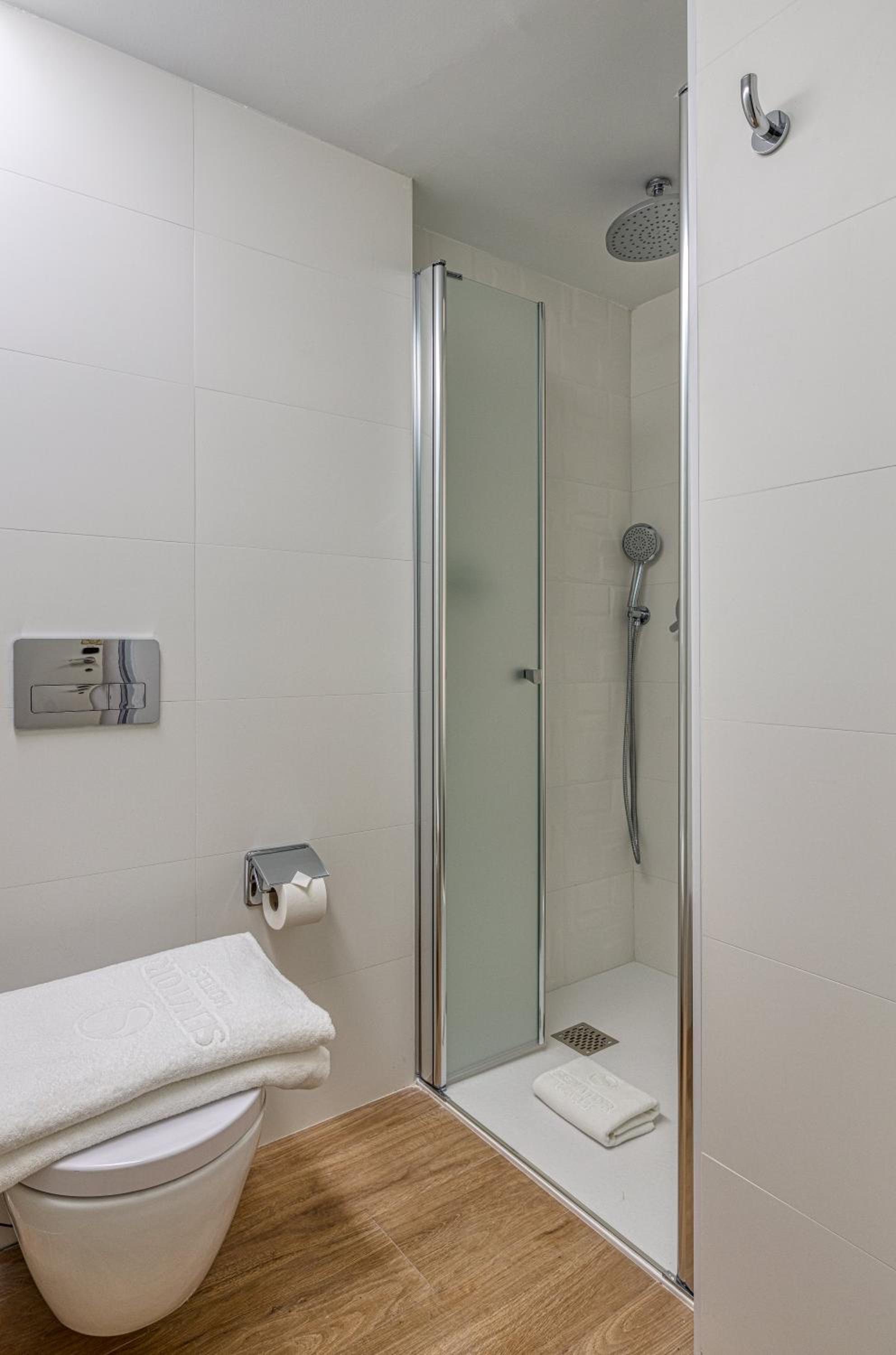 Double Room - Photo 10