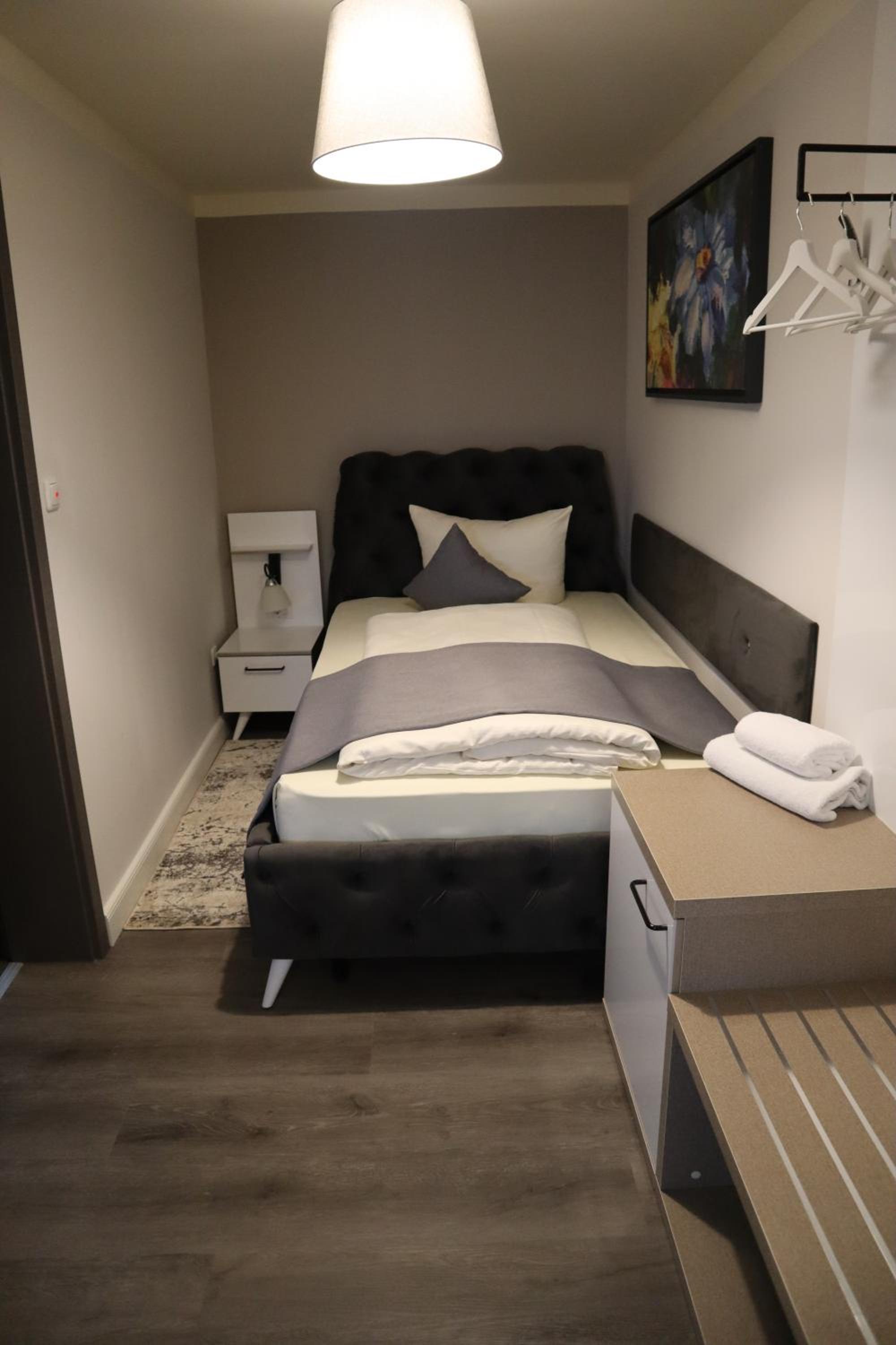 Quadruple Room with Bathroom - Photo 10