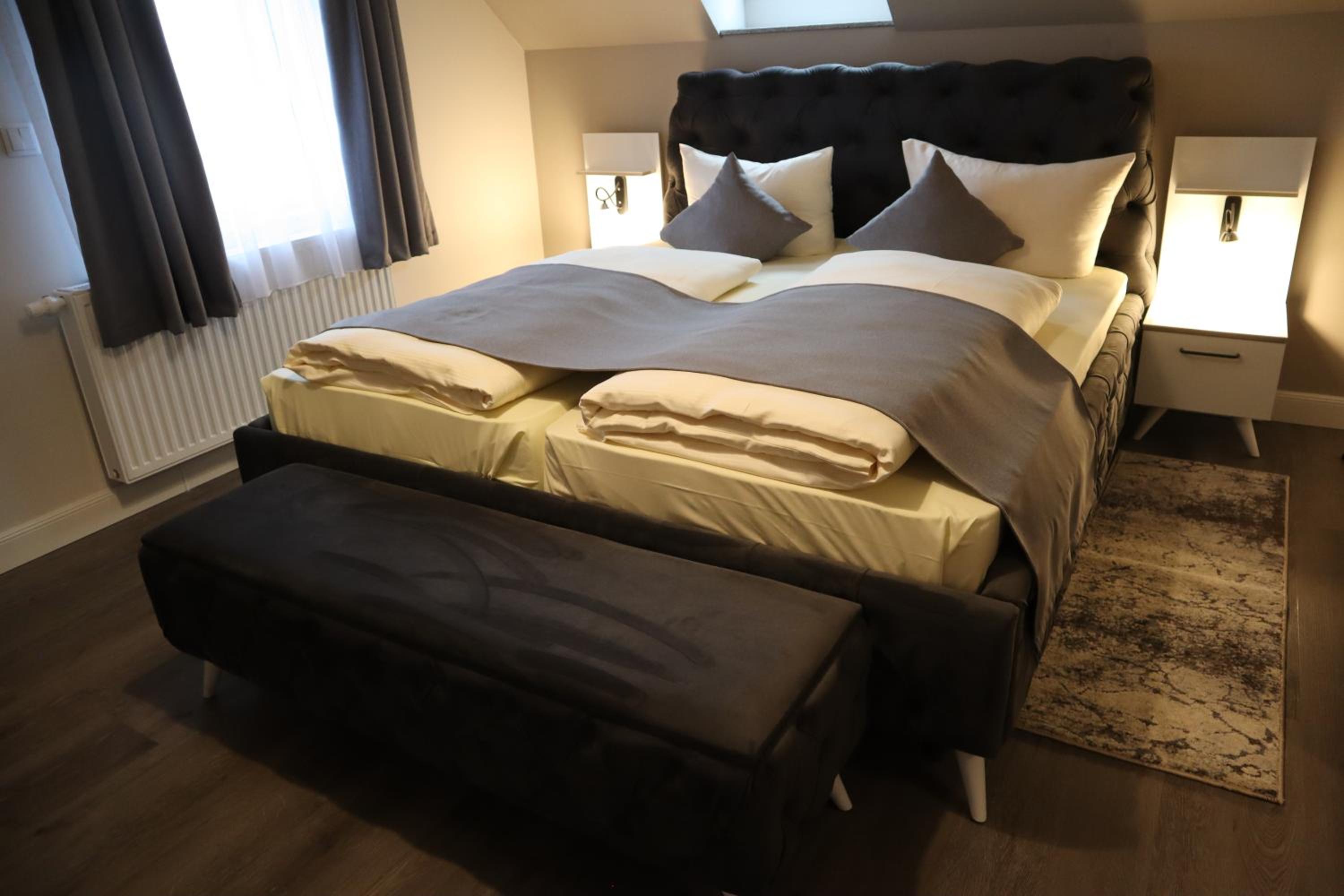 Quadruple Room with Bathroom - Photo 3